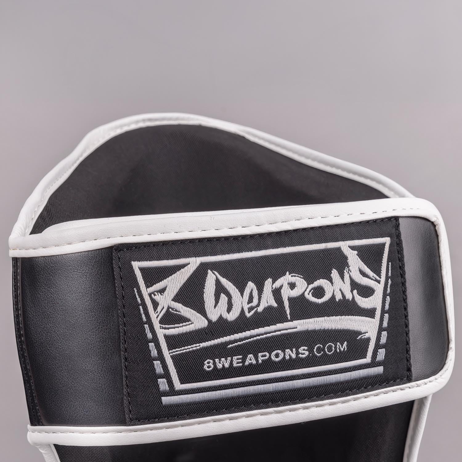 8 WEAPONS Espinilleras Shift, color blanco y negro, entrenamiento y competición, piel sintética de alta calidad y amortiguación perfecta, Muay Thai, K1, MMA, karate y kickboxing