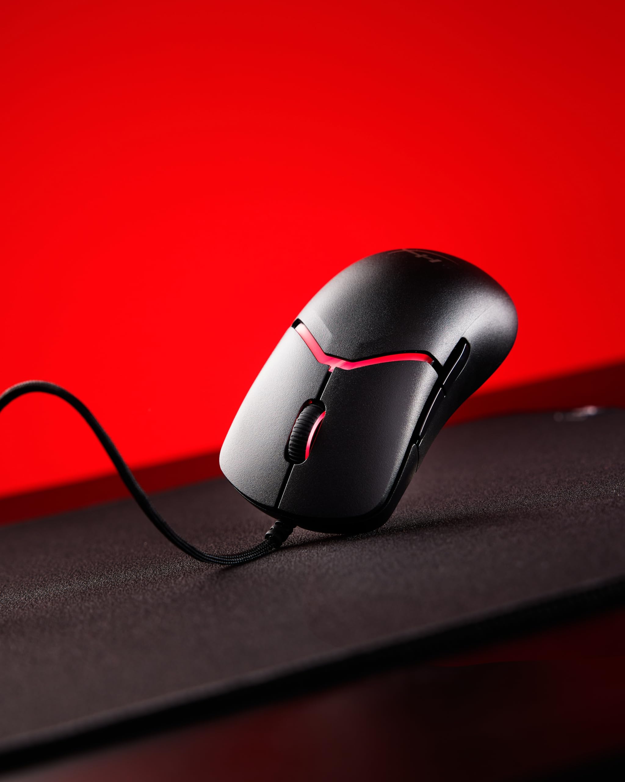 HyperX Pulsefire Saga, Souris Gaming Filaire Ultra-légère modulable de 69g, capteur Optique HyperX 26K jusqu'à 26 000 DPI, taux d'interrogation 8 000 Hz, Cordon Hyperflex 2, RGB, Noir