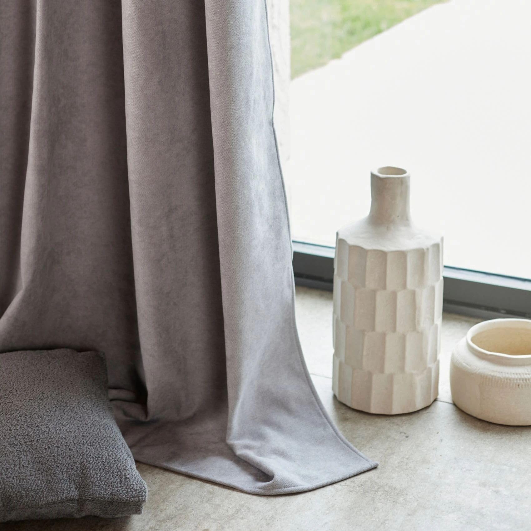 Rideau Thermique Phonique KONFOR - Flanelle Polyester - Occultant Isolant Froid et Bruit - Chambre Salon Bureau - 8 Oeillets - 250 x 260 cm - Gris Perle