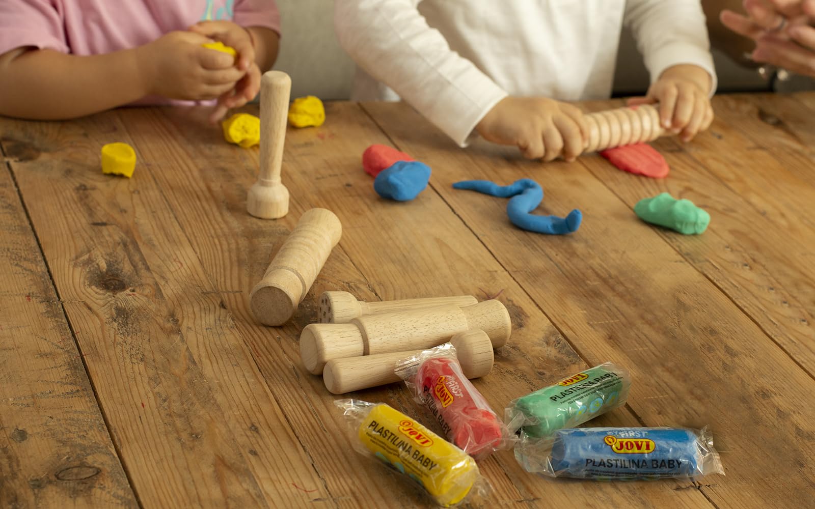 Jovi Plastilina baby - 12 sellos de madera en 3 diseños diferentes herramientas de modelaje para niños a partir de 12 meses