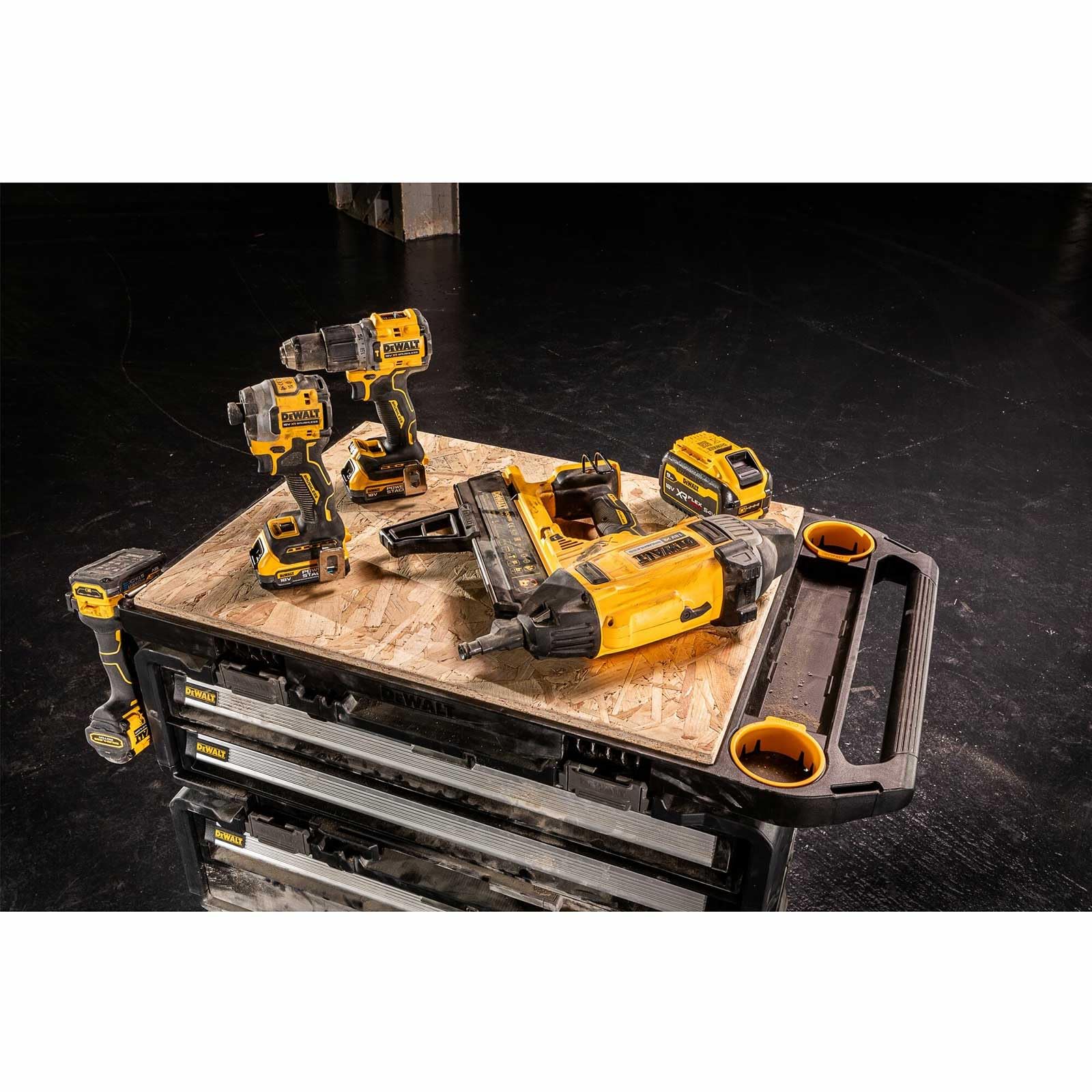 DeWALT ToughSystem DXL Tower 4in1 Werkzeugwagen DWST60520-1