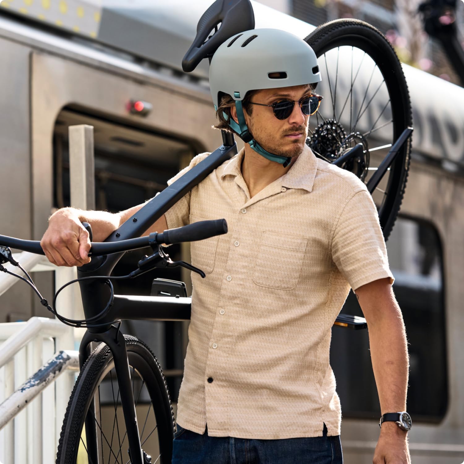 ABUS XOXO Bike Helmet - city Helmet in Skater look - Helmet for Skateboard, Bike, scooter - with Optimised chin pad - for Teenagers and Adults