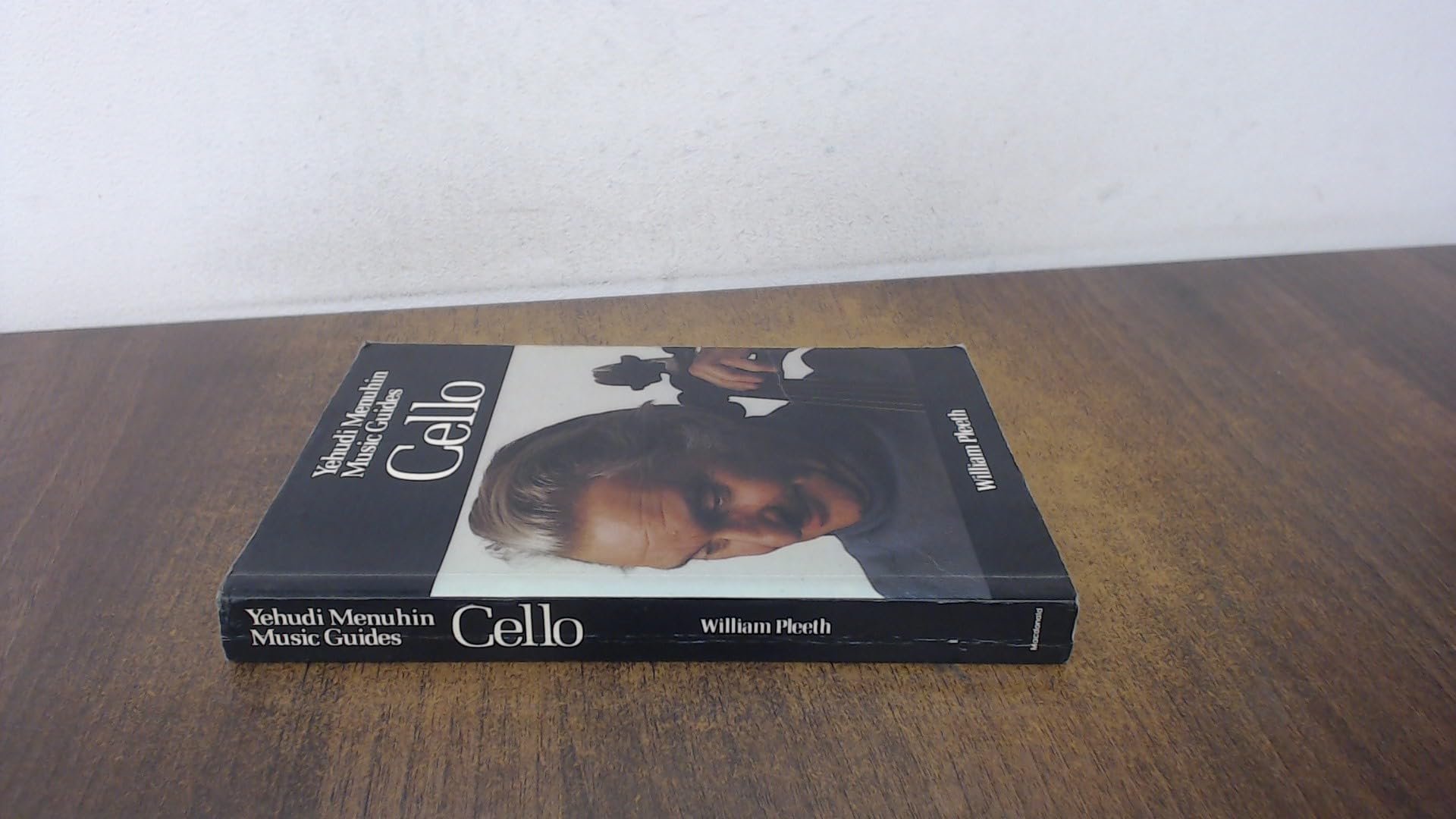 Cello (Yehudi Menuhin Music Guides)