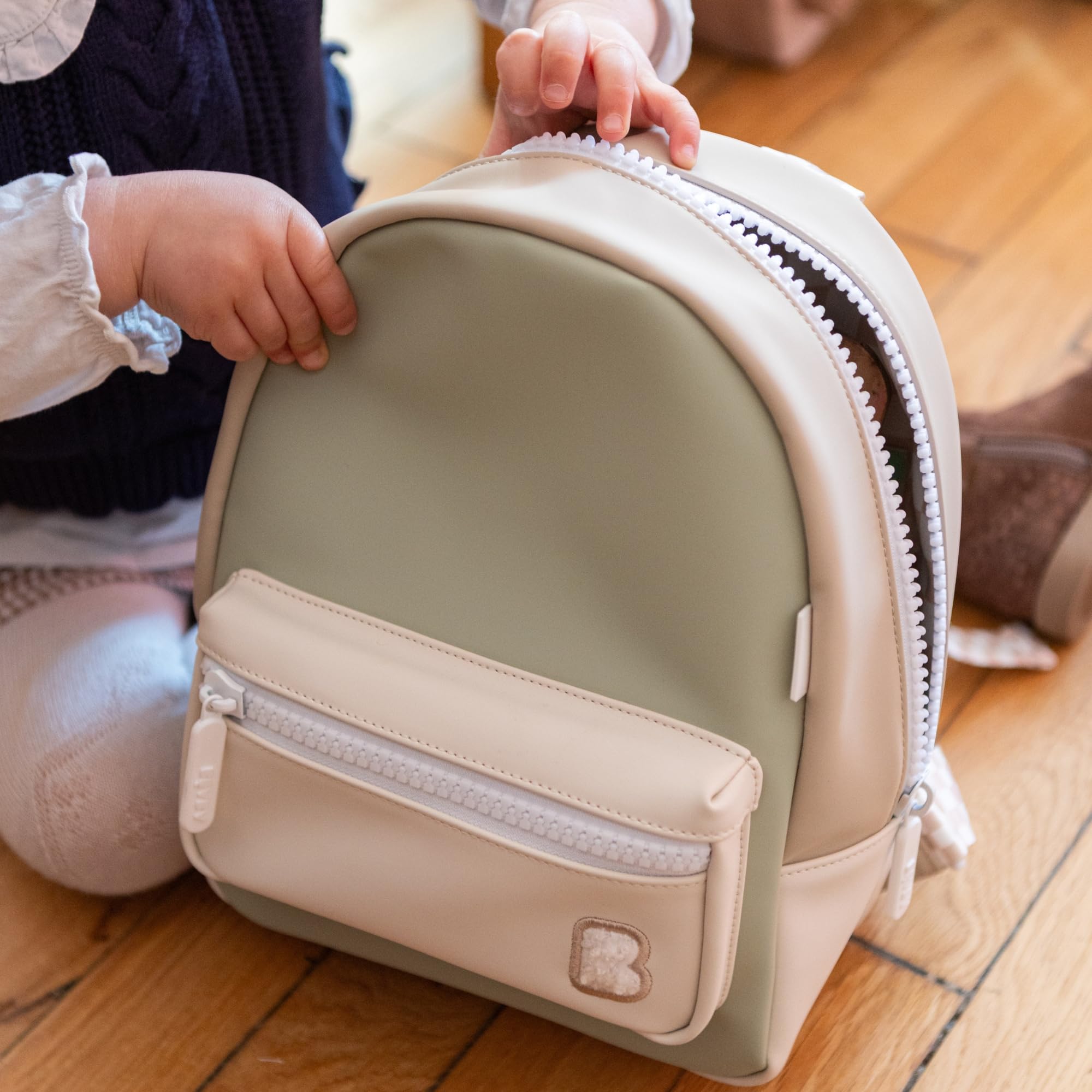 BEABA, Sac à Dos Enfant Maternelle, Cartable, 2 Poches, Etiquette Prénom, Effet Gomme, Large Zip, Anses Ajustables, Dos Rembourré, Waterproof, Moderne, Robuste, Facile à nettoyer, Faro, Vert de gris