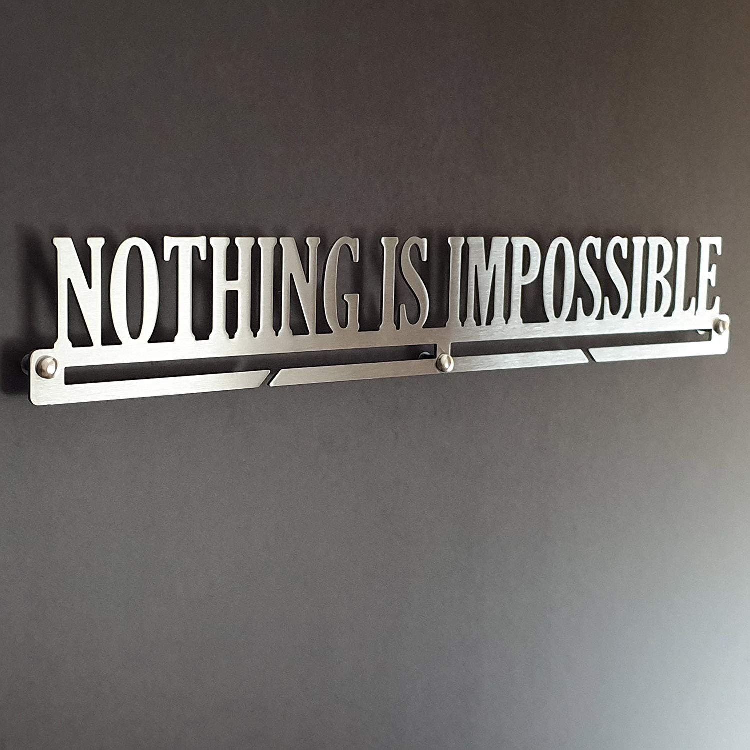 MEDALdisplay Nothing is Impossible - Medaillen Aufhänger - Wandhalterung für Medaillens Running, Marathon - Medaillenhalter - Sport Medal Hanger - Gebürsteter Edelstahl - 100% Made in Italy