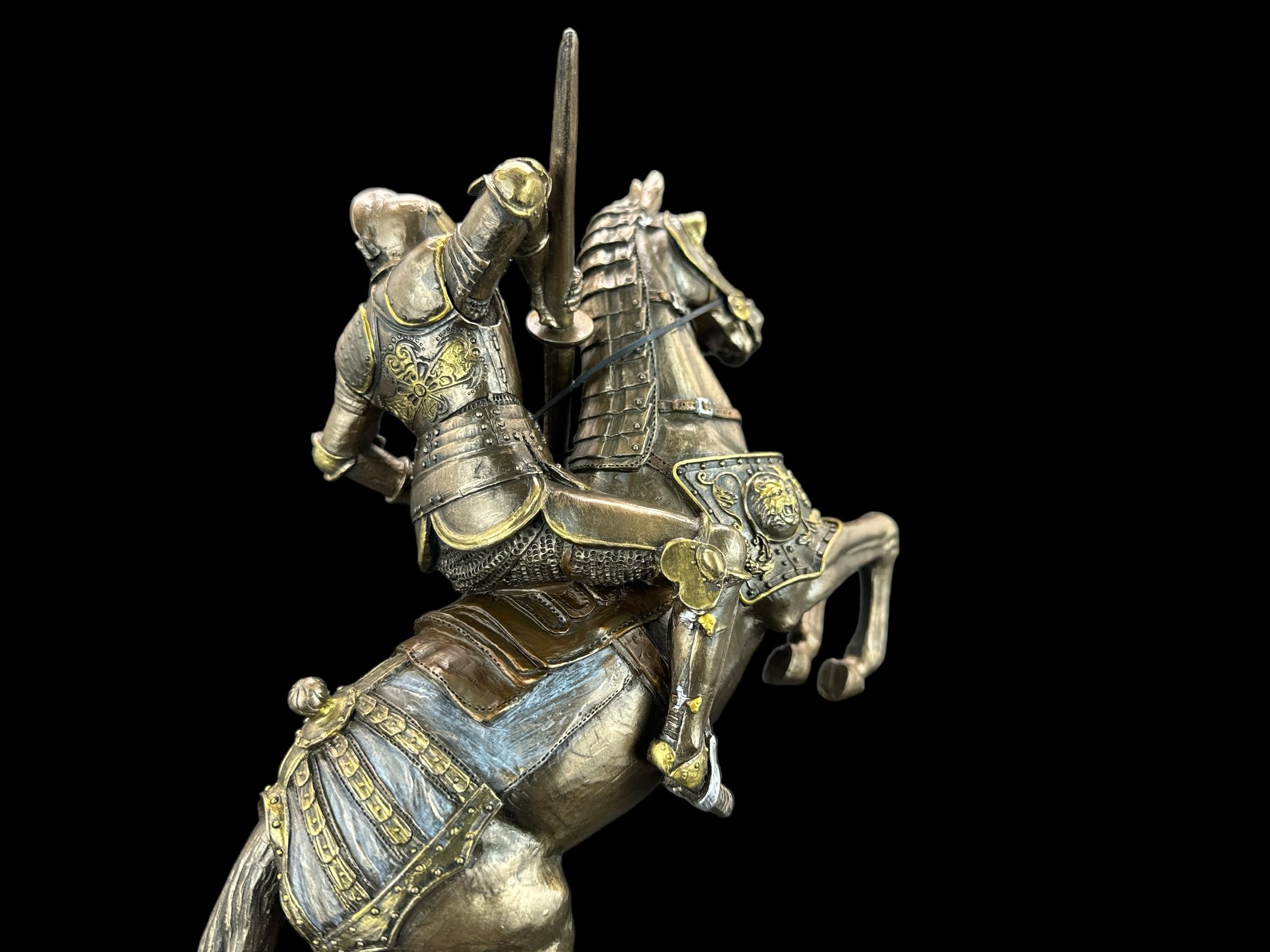 57 SPECIAL REPLICAS Rzeźba dekoracyjna figurka wielkiego rycerza na koniu ze znakiem pustym jako prezent do salonu, dekoracja figurki, dekoracja