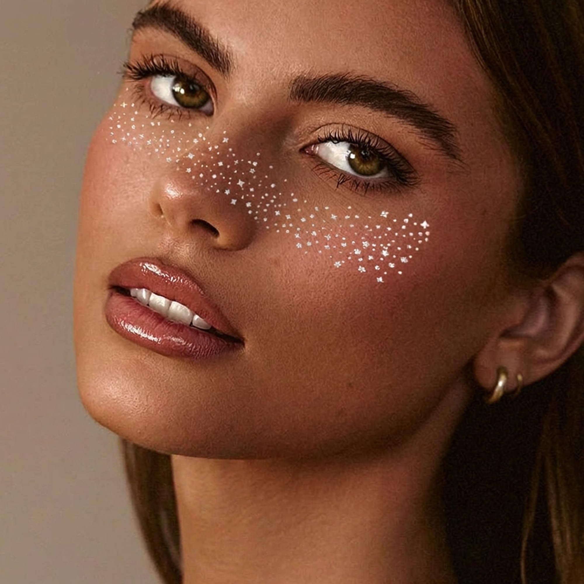 20 pezzi di tatuaggi temporanei con lentiggini glitterate, stelle e puntini dorati impermeabili, pellicola per tatuaggi temporanei per adolescenti e adulti