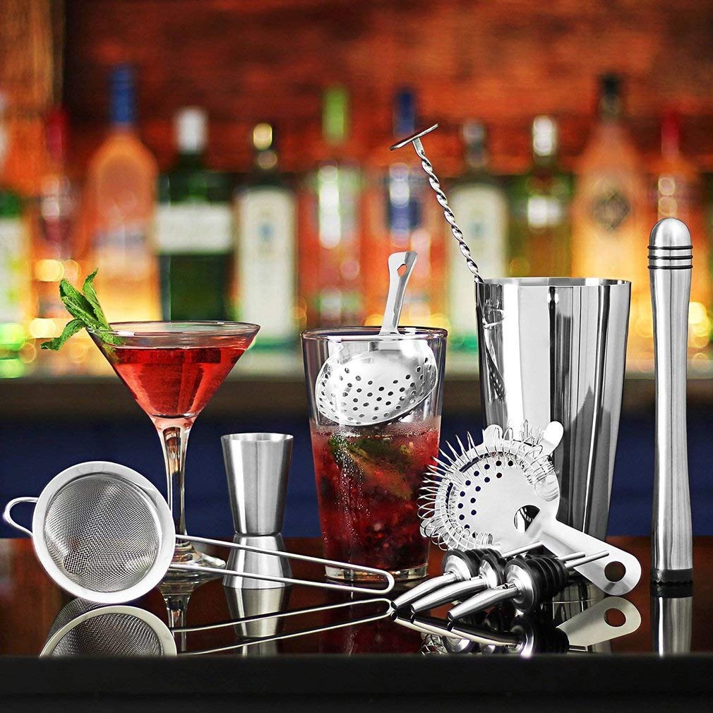 Set di strumenti per barra in acciaio inossidabile, kit shakere cocktail da 23 pezzi con rack di legno.Include Strainer, Jigger, Spoon & Muddler.Accessori di mixologia durevole per la festa delle beva