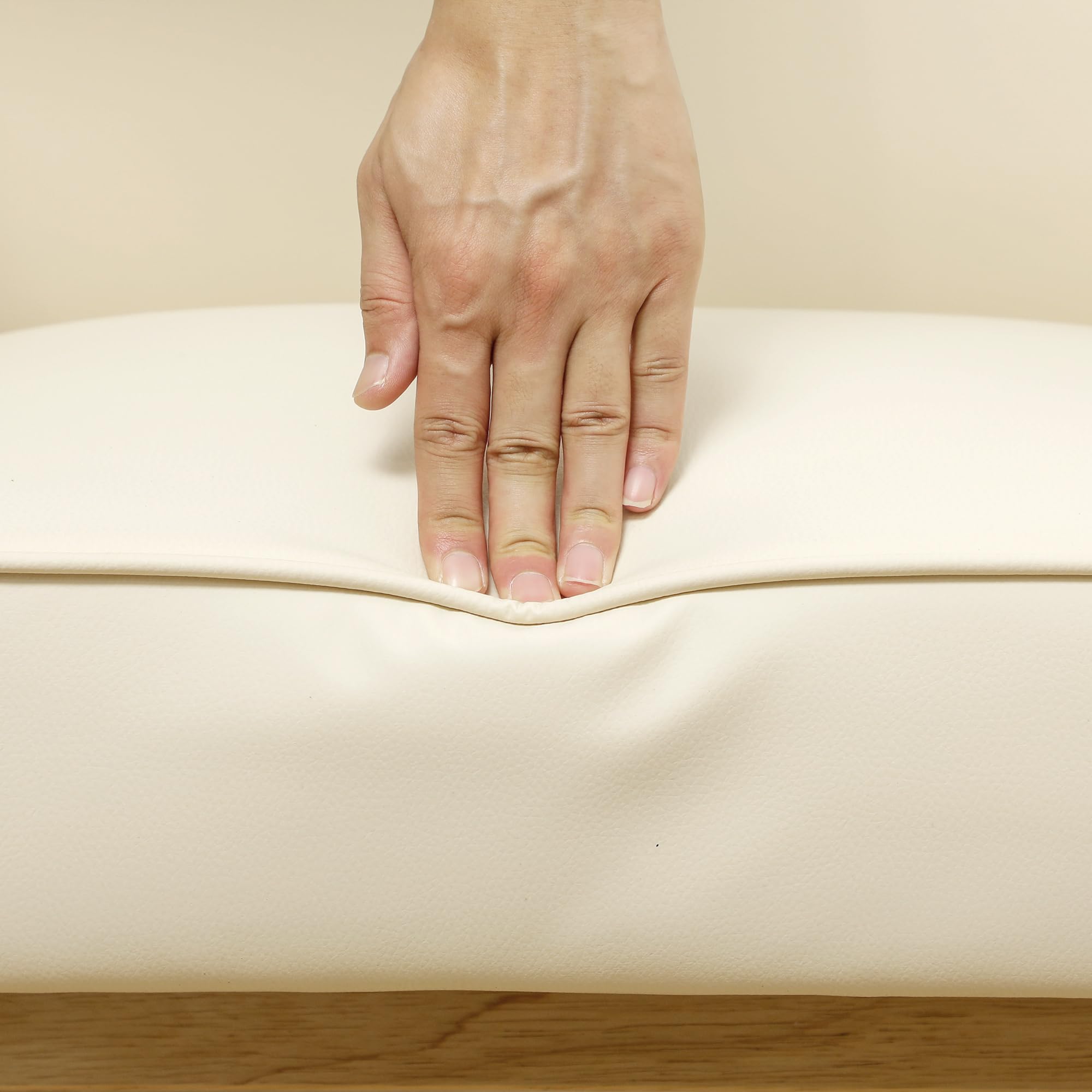 HOMCOM Butaca de Salón Butaca Nórdica Sillón de Salón Tapizado en PU con Reposabrazos y Marco de Madera de Caucho para Dormitorio Carga 120 kg Crema