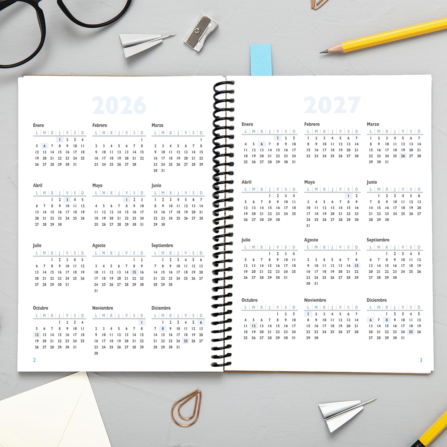 Agenda 2026 Semana Vista A5 Con Espiral Flexible 112 Páginas Enero A Diciembre Papel Premium 80g Tapas Plásticas Reforzadas Diseño Flores Color Azul Diario Planificador Mensual Profesional Ligera