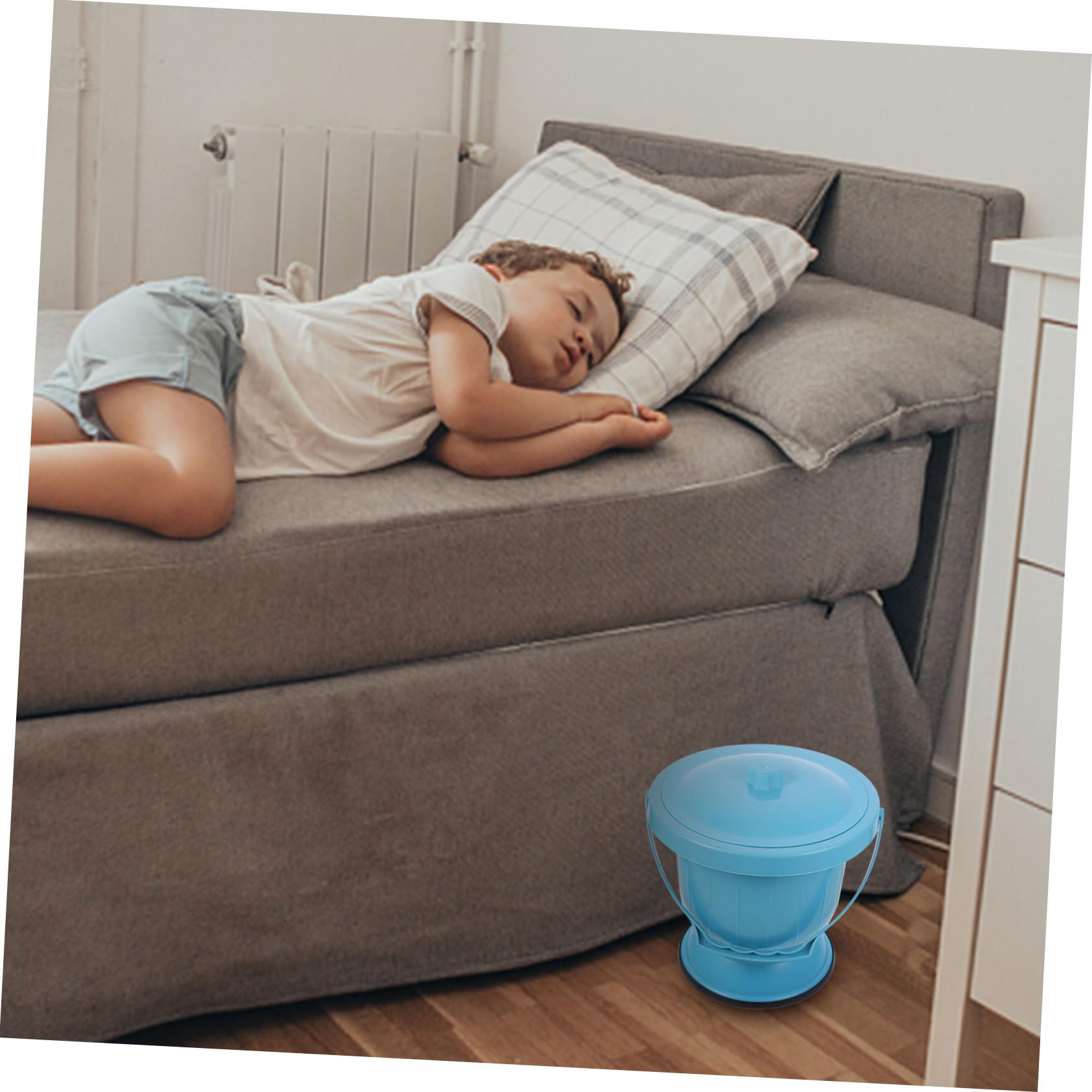 Essentials Chamber Pot with Lid Plastic Handheld Thickened Spittoon Potty Pee Bucket Portable Toilet Urinal Spittoon Bedside Potties for, Women and Men Essentials