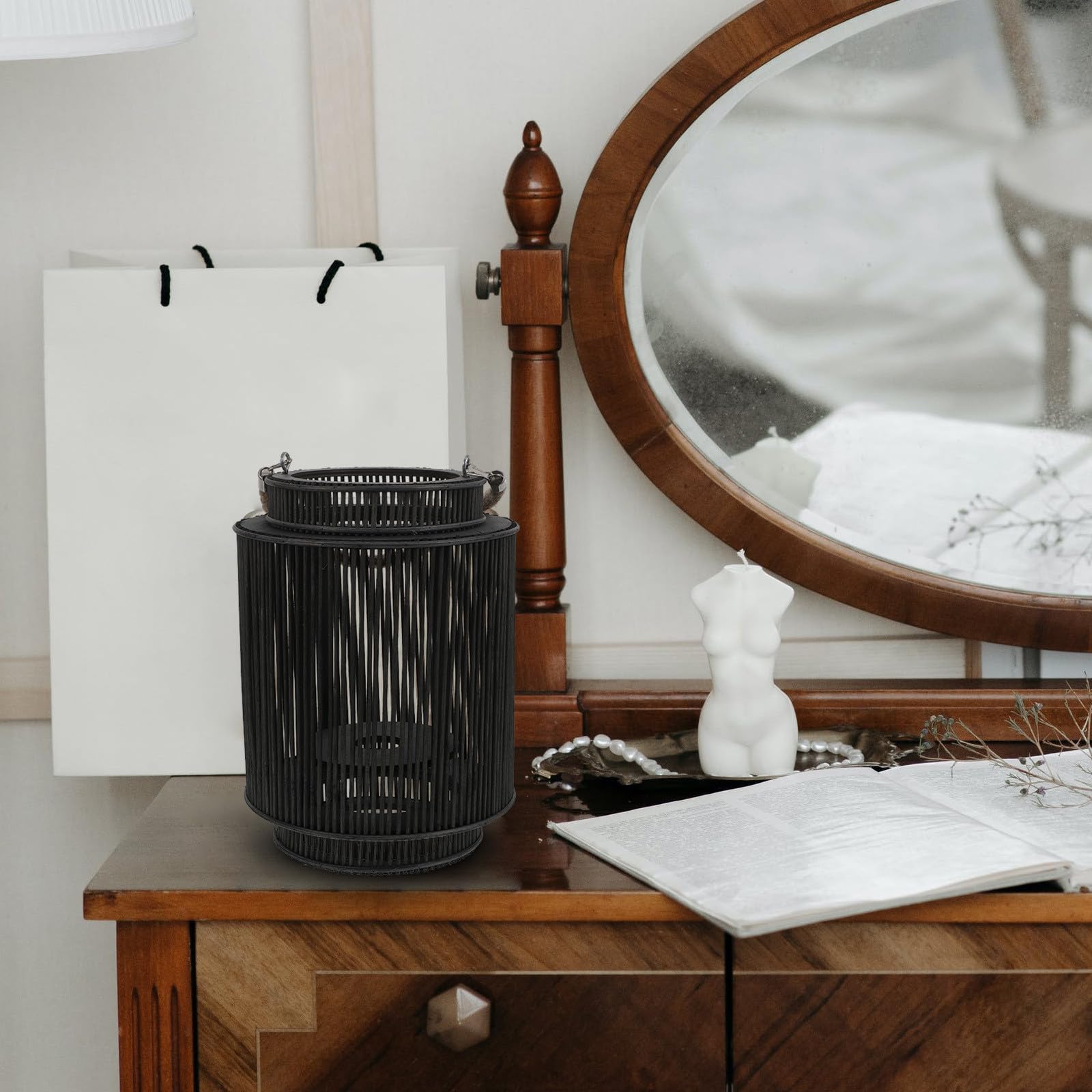 Operitacx Lanterne Tissée en Rotin Noir Décoration Portable Lumière Chaude Style Classique et Rétro Élégant pour Bureau et Manteau