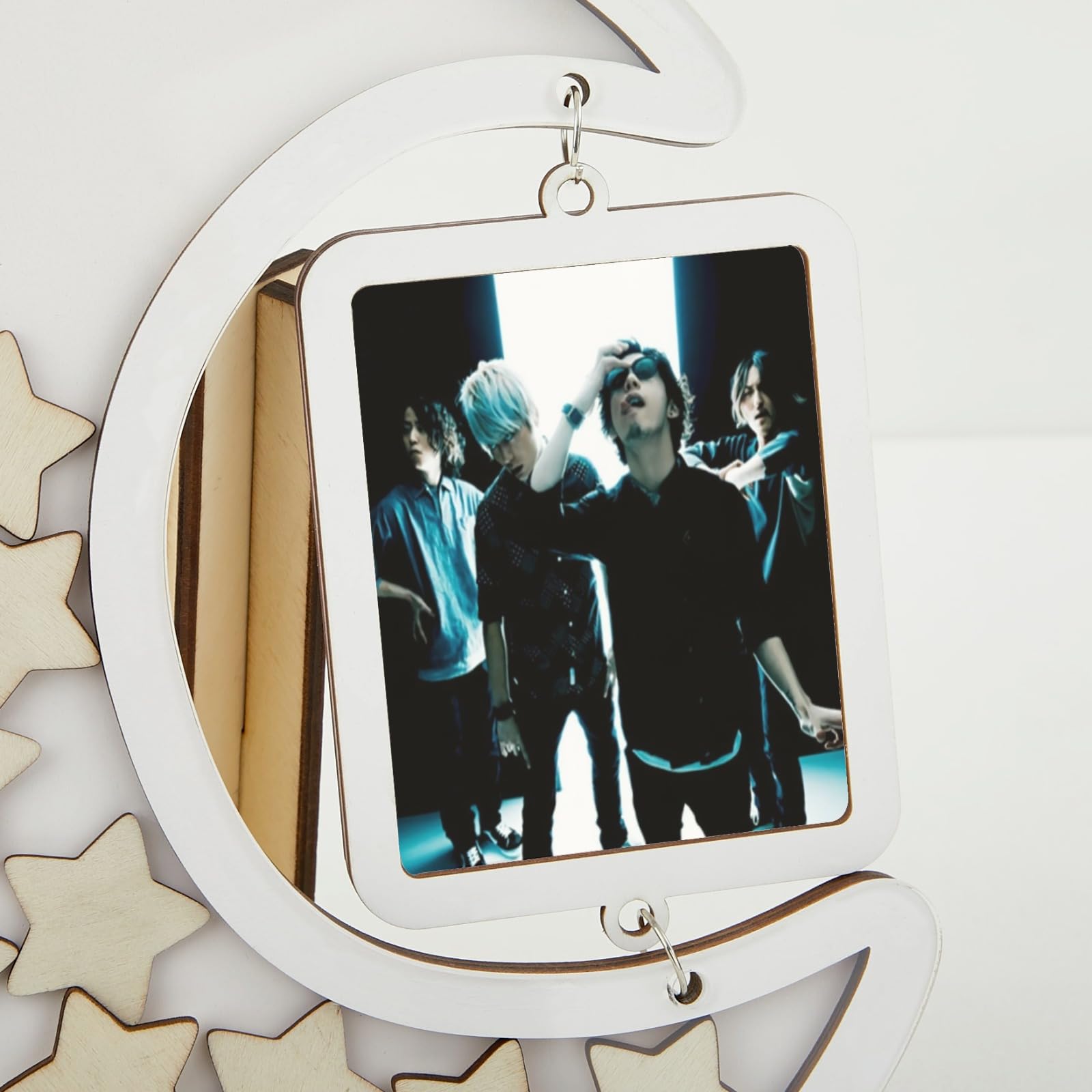 Amazon.co.jp: One Ok Rock ワンオクロック 木製 月型 装飾品