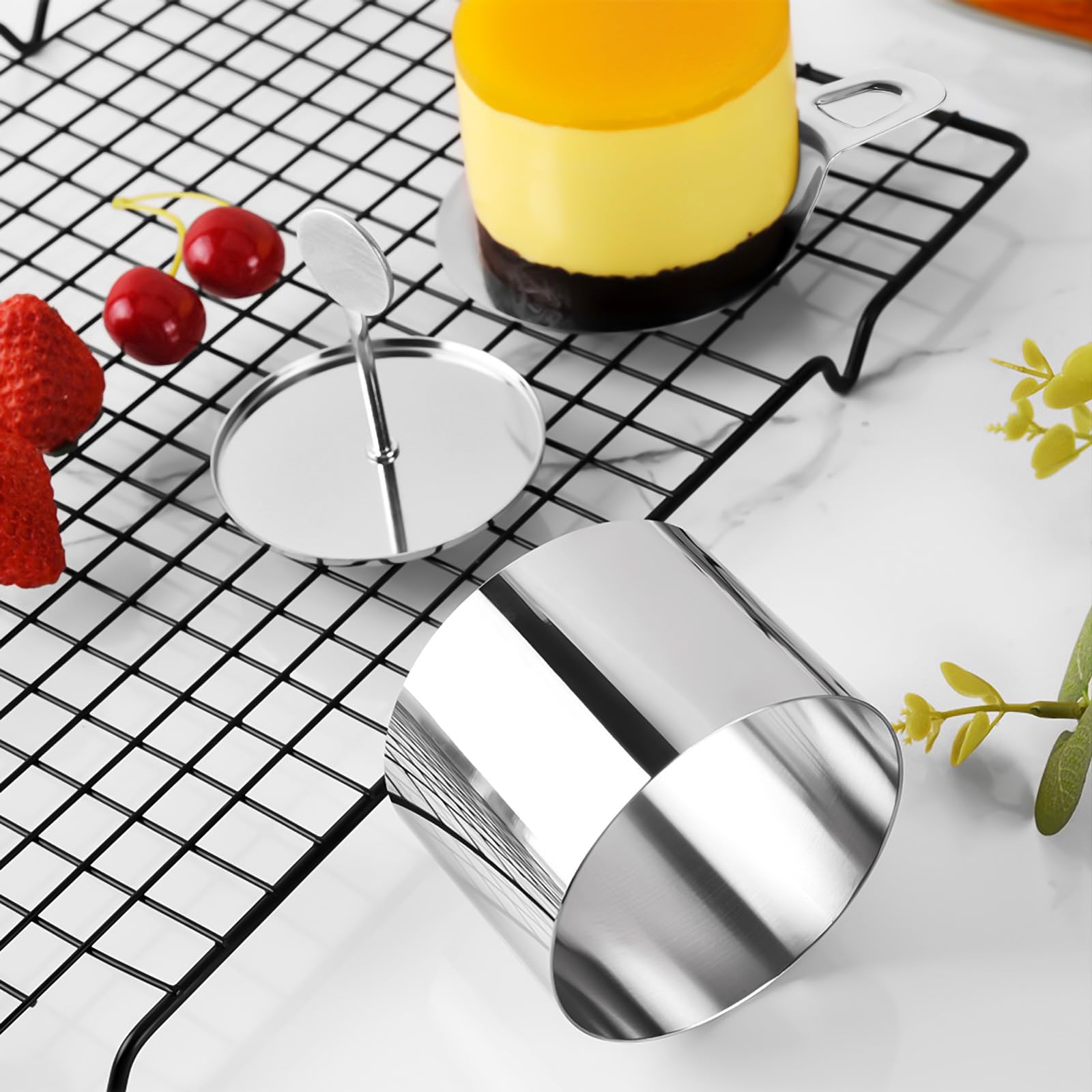 SWAWIS 12 Piezas Aros de Cocina Ø7,5cm con Elevador y Apisonador | Anillos Redondos para Postres y Comida, para Pasteles Mousse y Bolas de Arroz