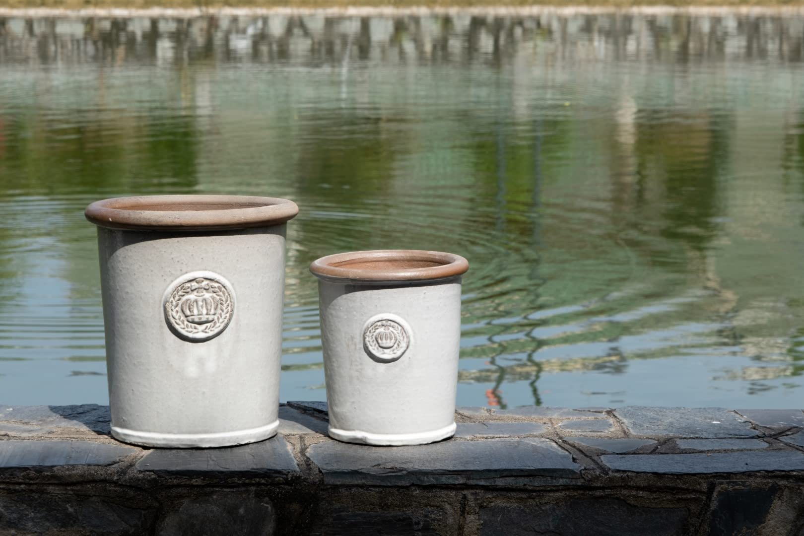 Teramico Vaso per piante con corona in gres porcellanato smaltato, 34 cm, 45 cm, assolutamente resistente al gelo e alle intemperie (grigio-bianco, 34 cm x 38 cm)