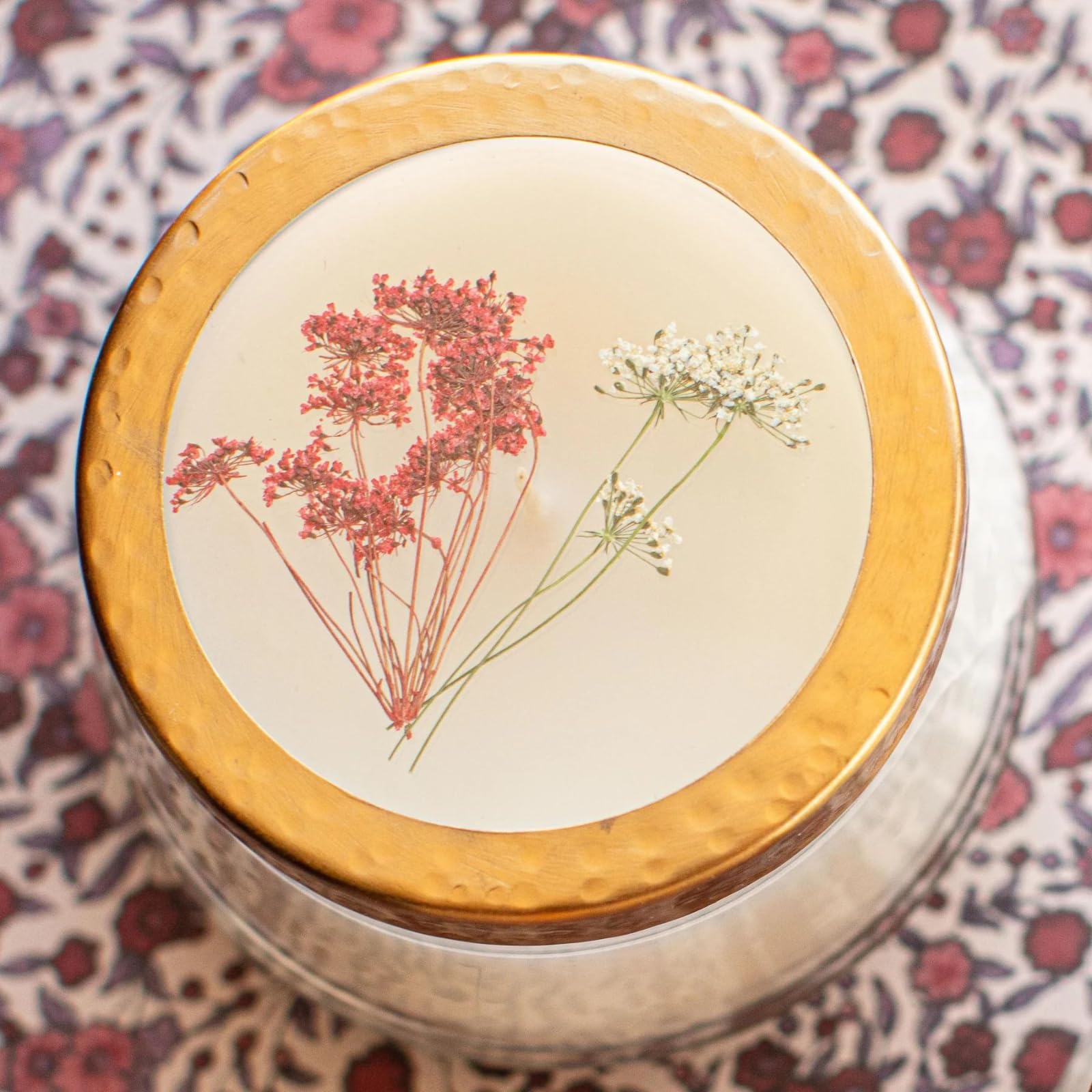 Rosy Rings Gepresste Blumen-Kerze, Aromatherapie-Kerzen, langlebige Duftkerzen für Heimdekoration, Botanicals Geschenke, Noten von Kardamom, Zimt, Nelke, Tonka, Vanille Medium (Spicy Apple)