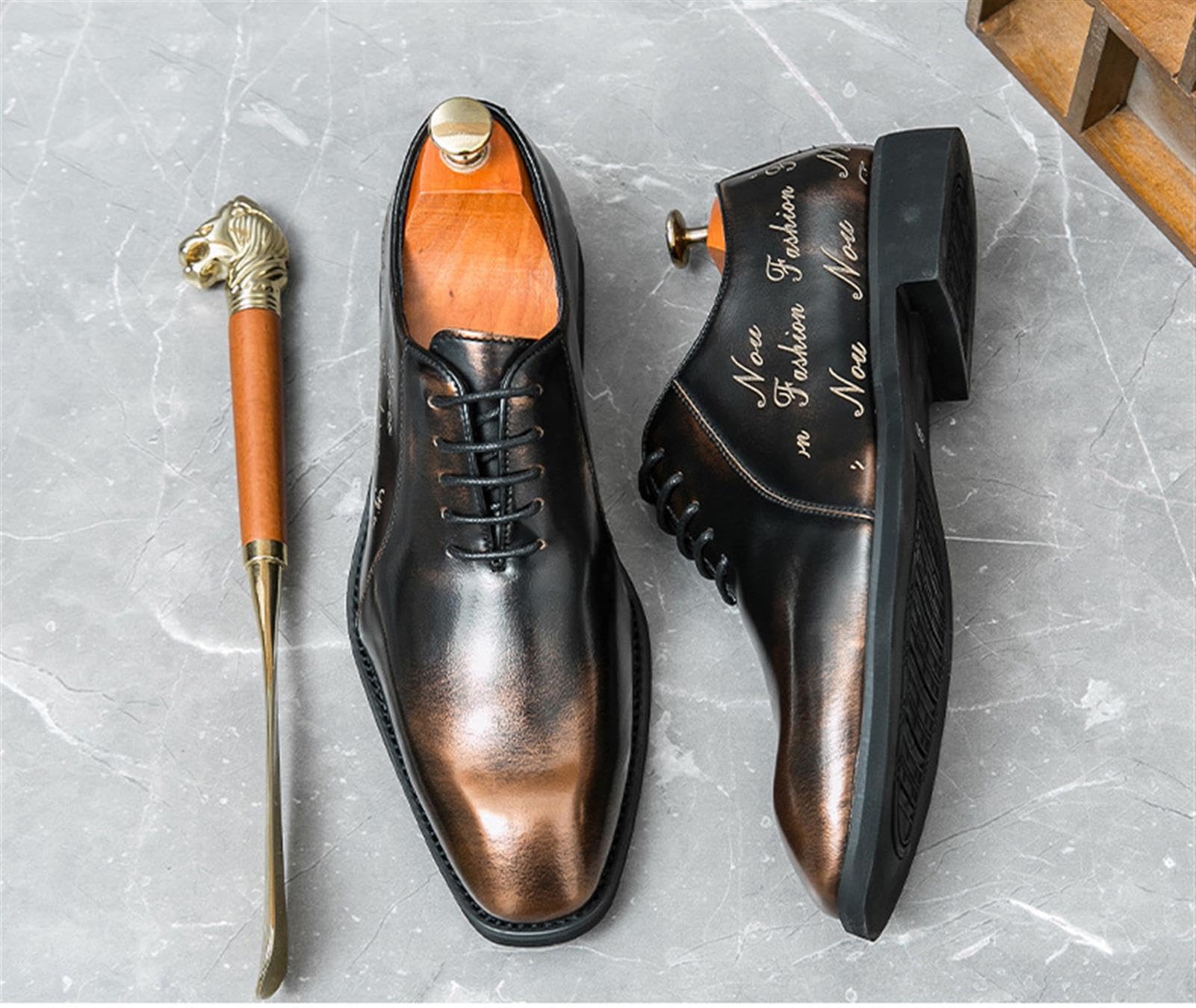 Scarpe Oxford Classiche da Uomo Stringate in Ecopelle Lucida Formali con Dettagli Laterali per Ufficio Business Matrimonio e Feste Eleganti