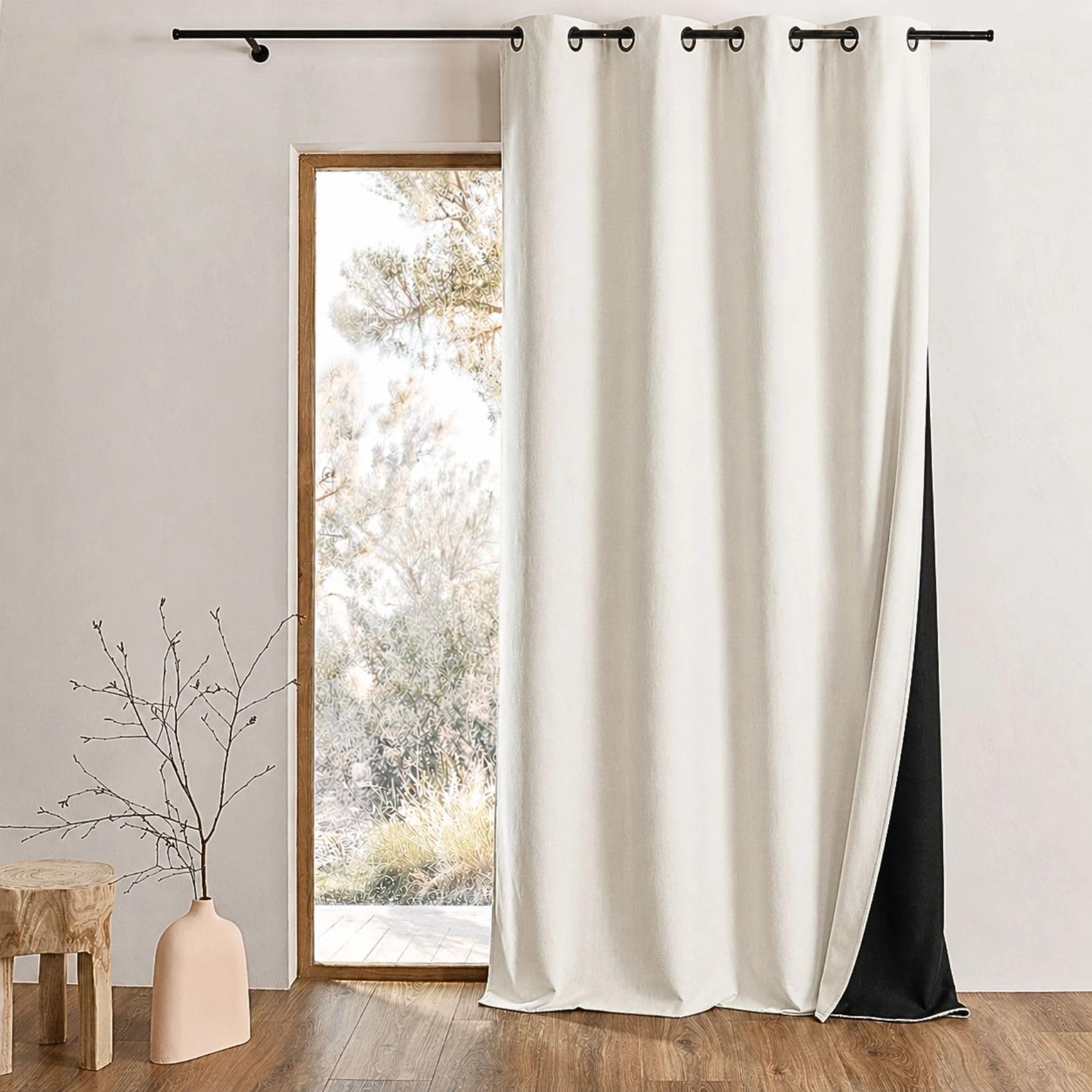 QABANE - Rideau Thermique Phonique et Semi Occultant KONFOR - Flanelle Polyester - Uni - Double Face - Isolation Thermique et Phonique - Réduction Bruit 5dB - Prêt à Poser - 140 x 260 cm - Blanc Cassé