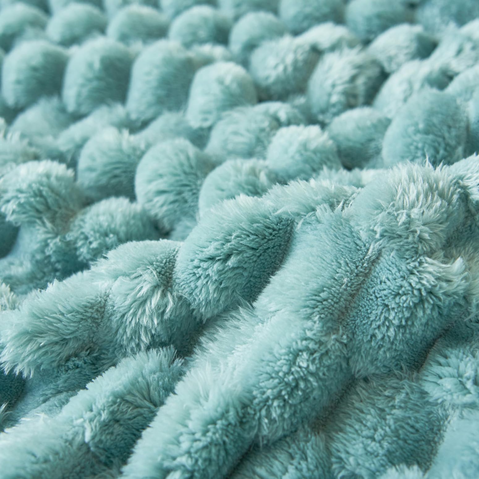 LGYKUMEG Green Fluffy Blanket, Elegant Cozy Faux Fur Decorative Throw Blanket - Image 3