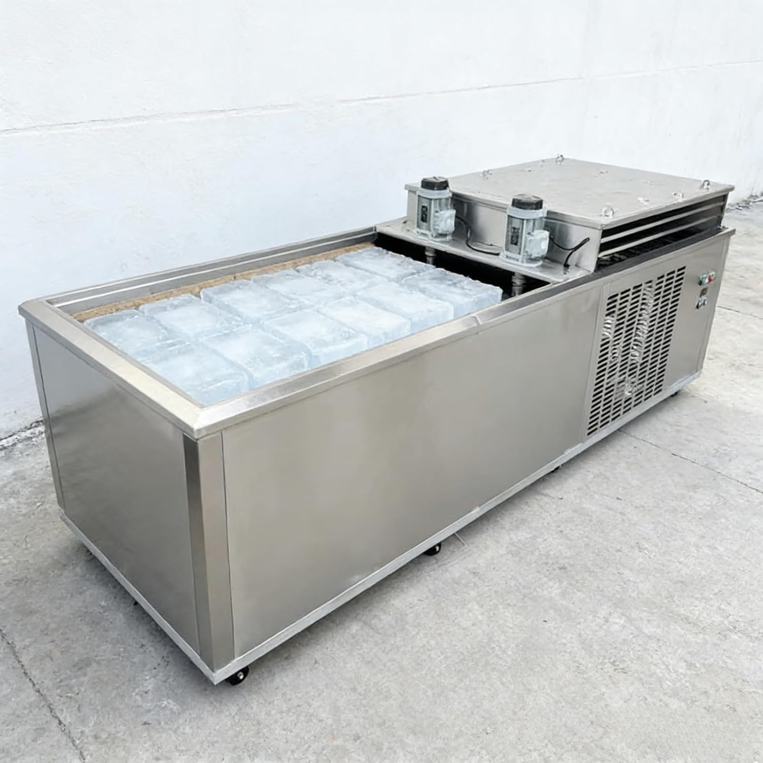 Professional Ice Brick Maker Designed for Catering Services, Beverage Shops, and Seafood Displays, Easy to Operate with Steady Freezing Performance.
