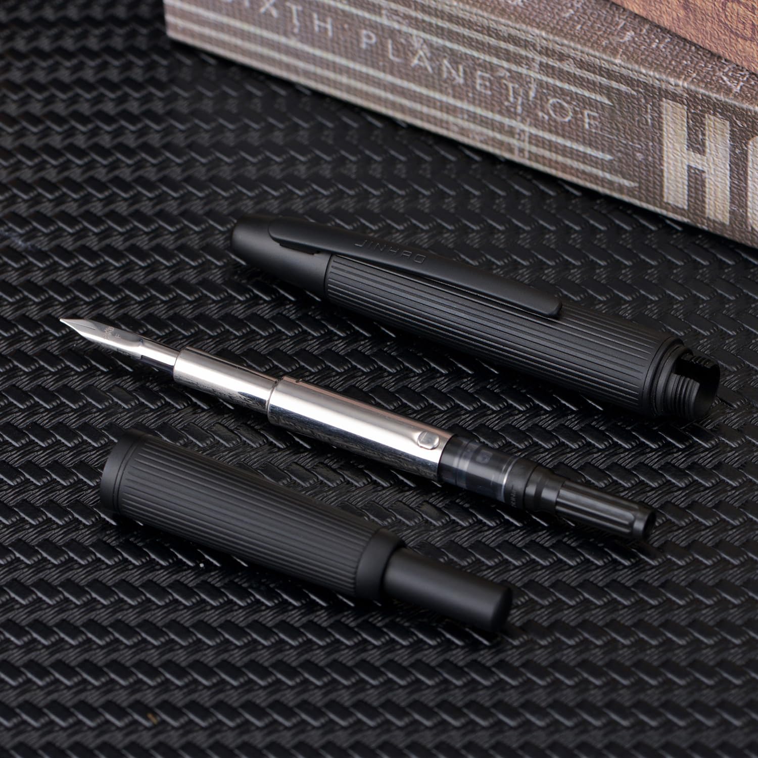 Jinhao 10 Serie Pluma estilográfica retráctil de cromo negro mate con convertidor de tinta y caja de metal (versión con clip)