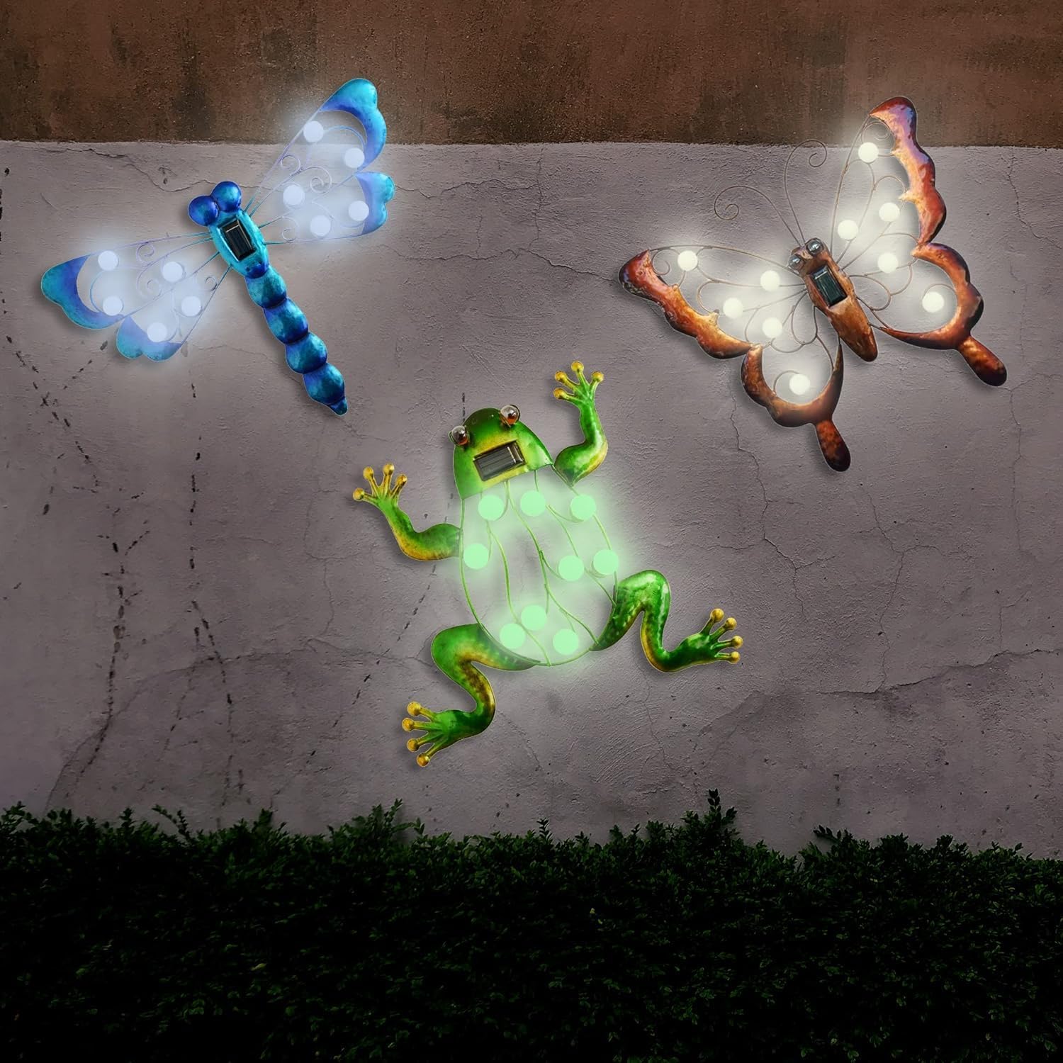 J-Fly Metal Frog Solar Lighted Wall Art Valentine Decor Outdoor Garden Fence Art Hanging Decorations for Yard Lawn Balcony Patio 13 * 13 inch Large