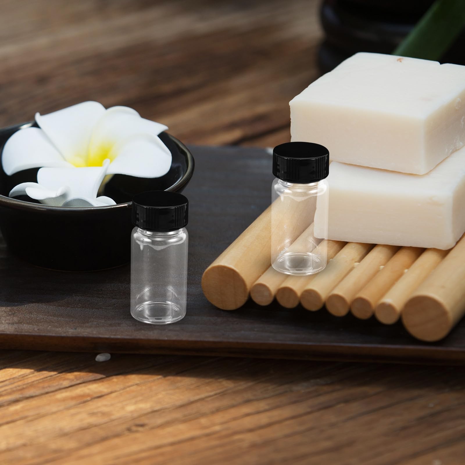 VOSAREA 100 Pezzi Mini Bottiglie di Vetro Trasparente 20ml Tappi a Vite | Contenitori in Vetro e Pp, Alta Trasparenza, Facili da Portare, per Viaggio ed Esperimenti