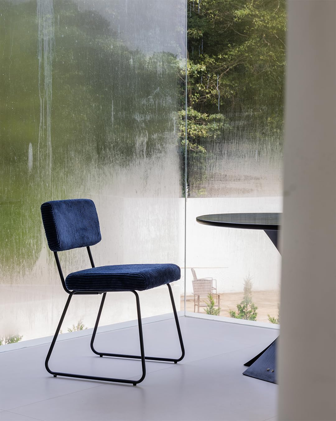 Kosmi Sedia design MATYS in velluto a coste – Set di 2 – Stile moderno e comfort ottimale – gambe in metallo nero – per soggiorno, sala da pranzo, ufficio (blu)