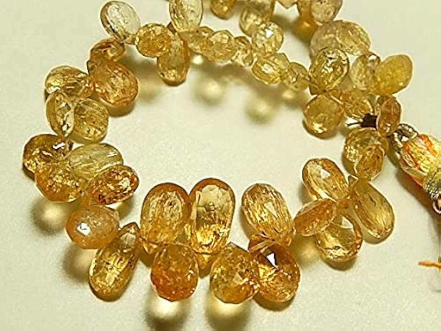 Gemme az facettée briolette pour remplacer des pierres ternes sur vos bijoux