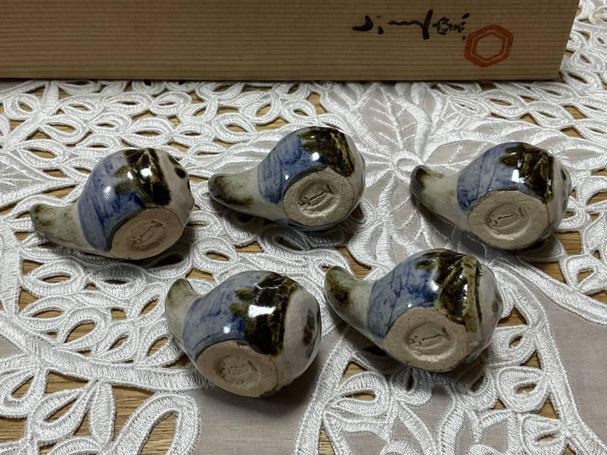 Amazon.co.jp: 六兵衛窯 くわい 箸置き 5客揃 共箱 縁起物 在印 清水焼