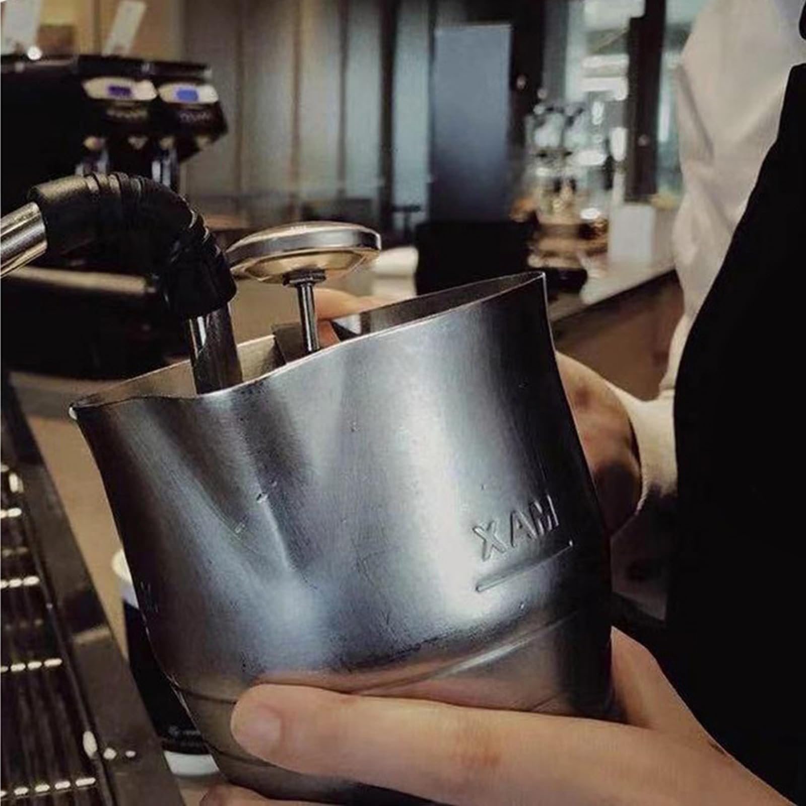 Jarra espumadora de acero inoxidable con ergonómico Taza para espumar leche de 900 ml para elaborar arte con leche Chocolate caliente Taza para espumar café de acero inoxidable