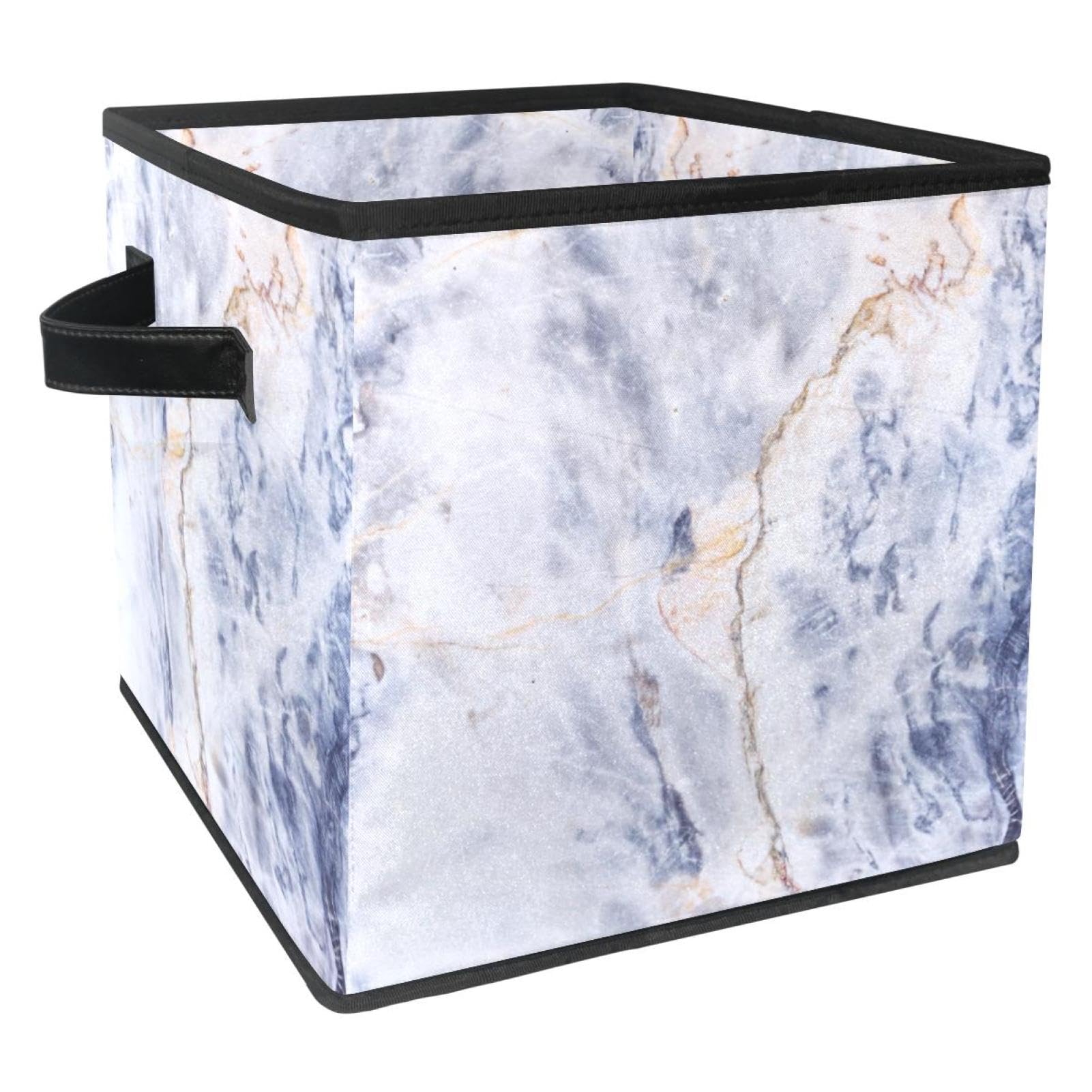 Organiseur aspect marbre gris clair pour harmoniser le placard de la chambre