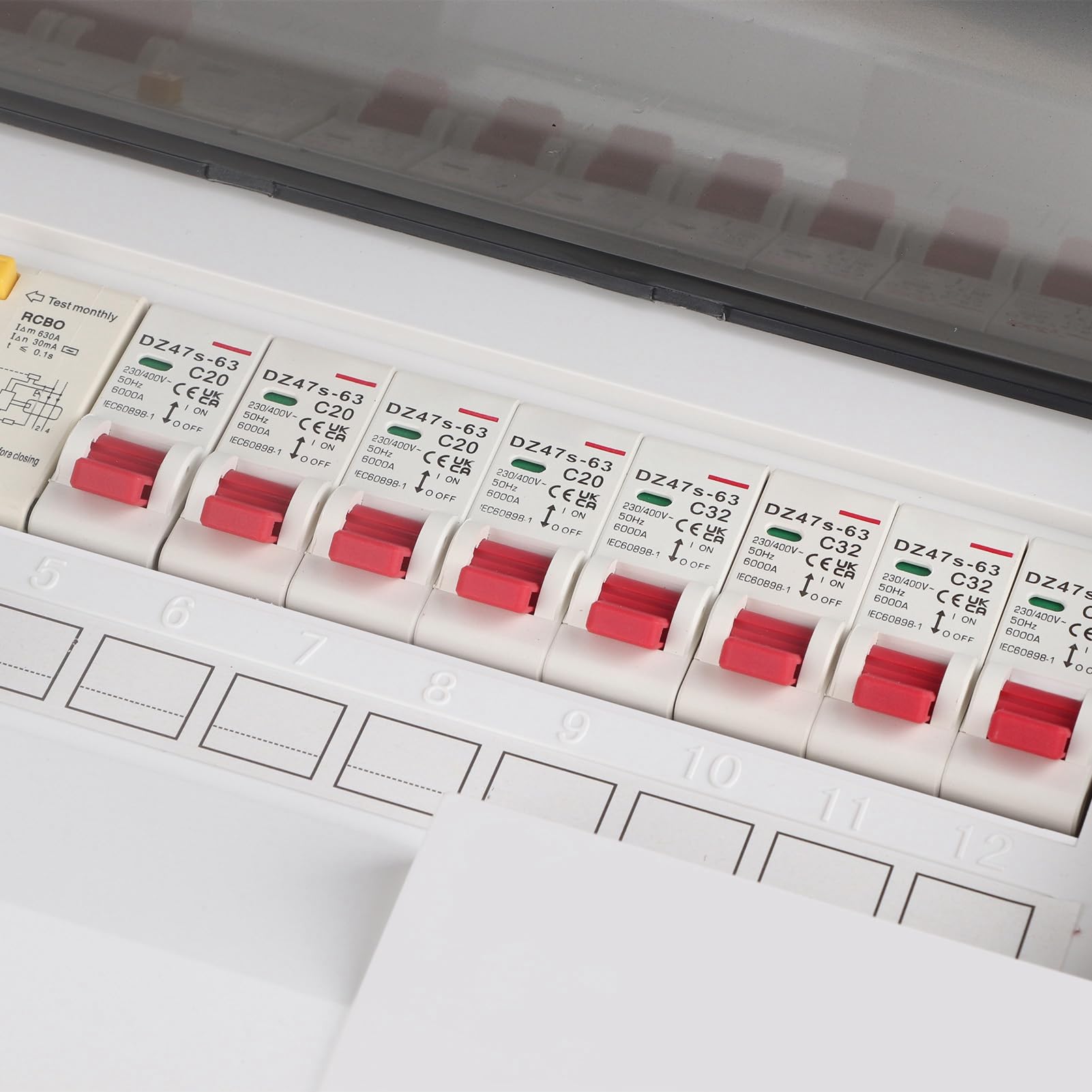 YWBL-WH Skrzynka Rozdzielcza, Plastik, Oświetlenie Wewnętrzne, 8-kierunkowy Wyłącznik Zabezpieczający Przed Wyciekiem, 63A 230/400V, Idealny do Garaży i Przyczep Kempingowych