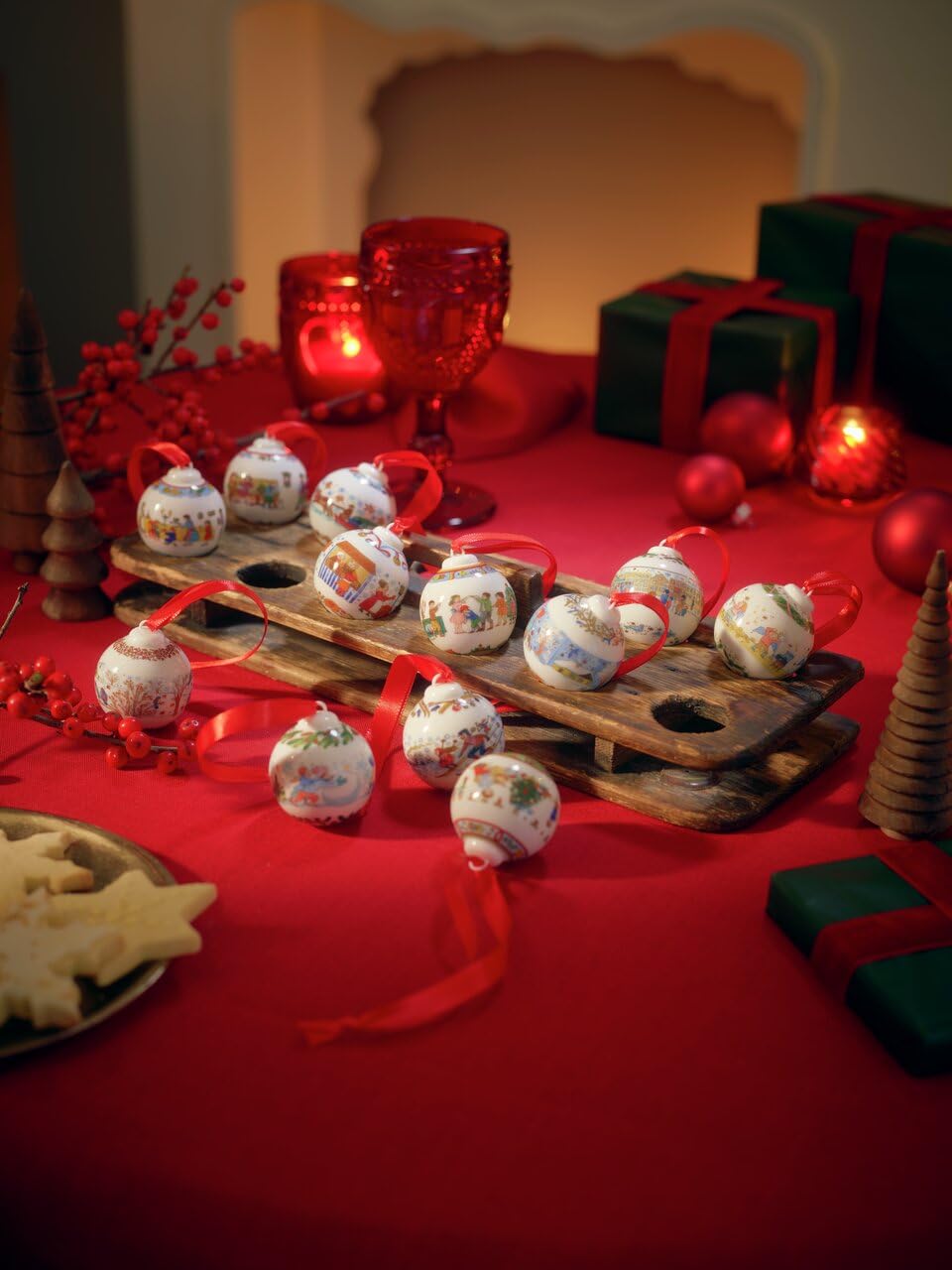 Hutschenreuther Weihnachten 40 Jahre Porzellankugel Setzkasten mit 12 Minikugeln (Jahre 2014-2025) / Ø 4,5 cm