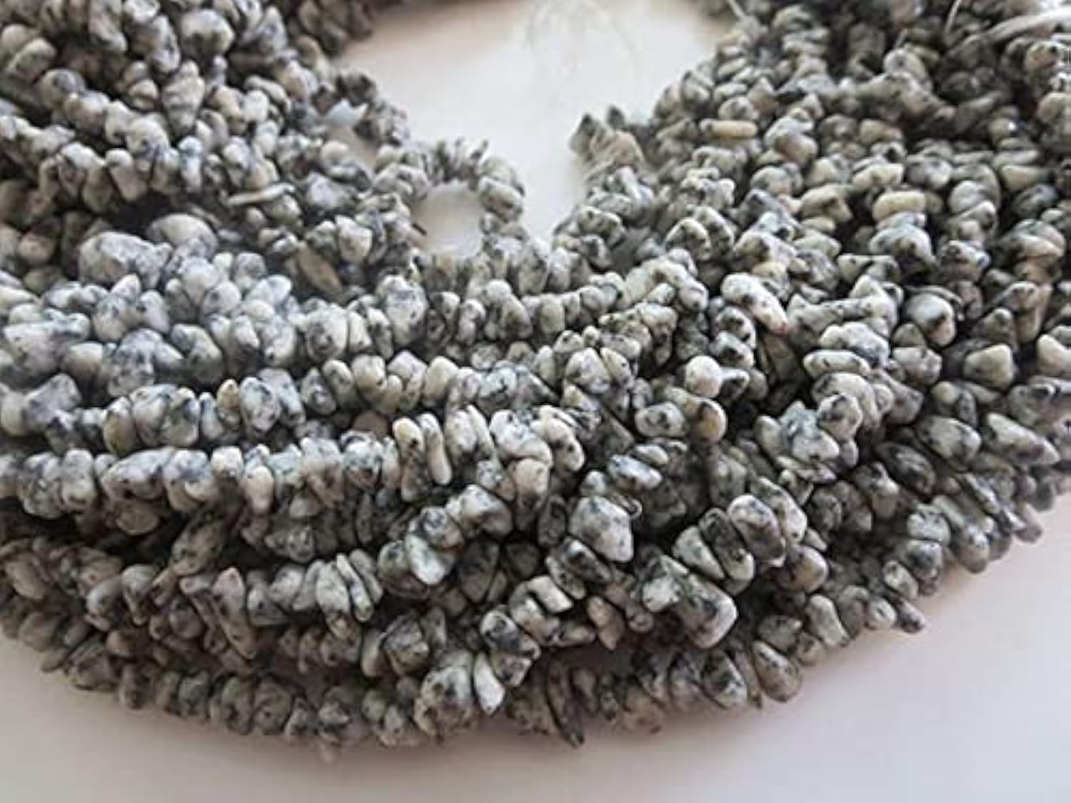 Perles en jaspe véritables pour façonner des bijoux chargés d'histoire et d'émotions