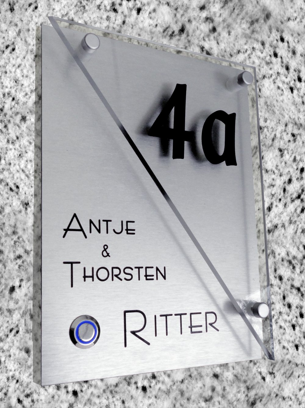 Modernes Klingelschild K12 + Hausnummer mit Klingel Rechts. Aluminium im Edelstahl - Design + Acrylglas Inkl V2A Befestigungsset. Gravur nach Wunsch. Auch LED - Taster möglich