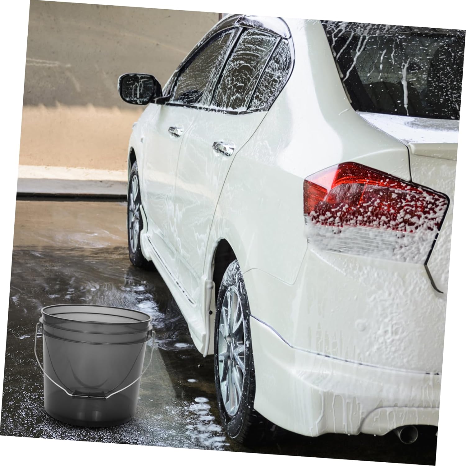 Large Capacity Multipurpose Bucket with Handle Round Plastic Water Bucket for Car Wash Bathing Laundry Outdoor