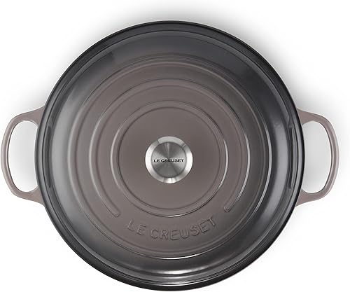 Miniatura 2 de Le Creuset Signature Cacerola de hierro fundido esmaltado, 5 cuartos de galón, color gris oscuro (Oyster)