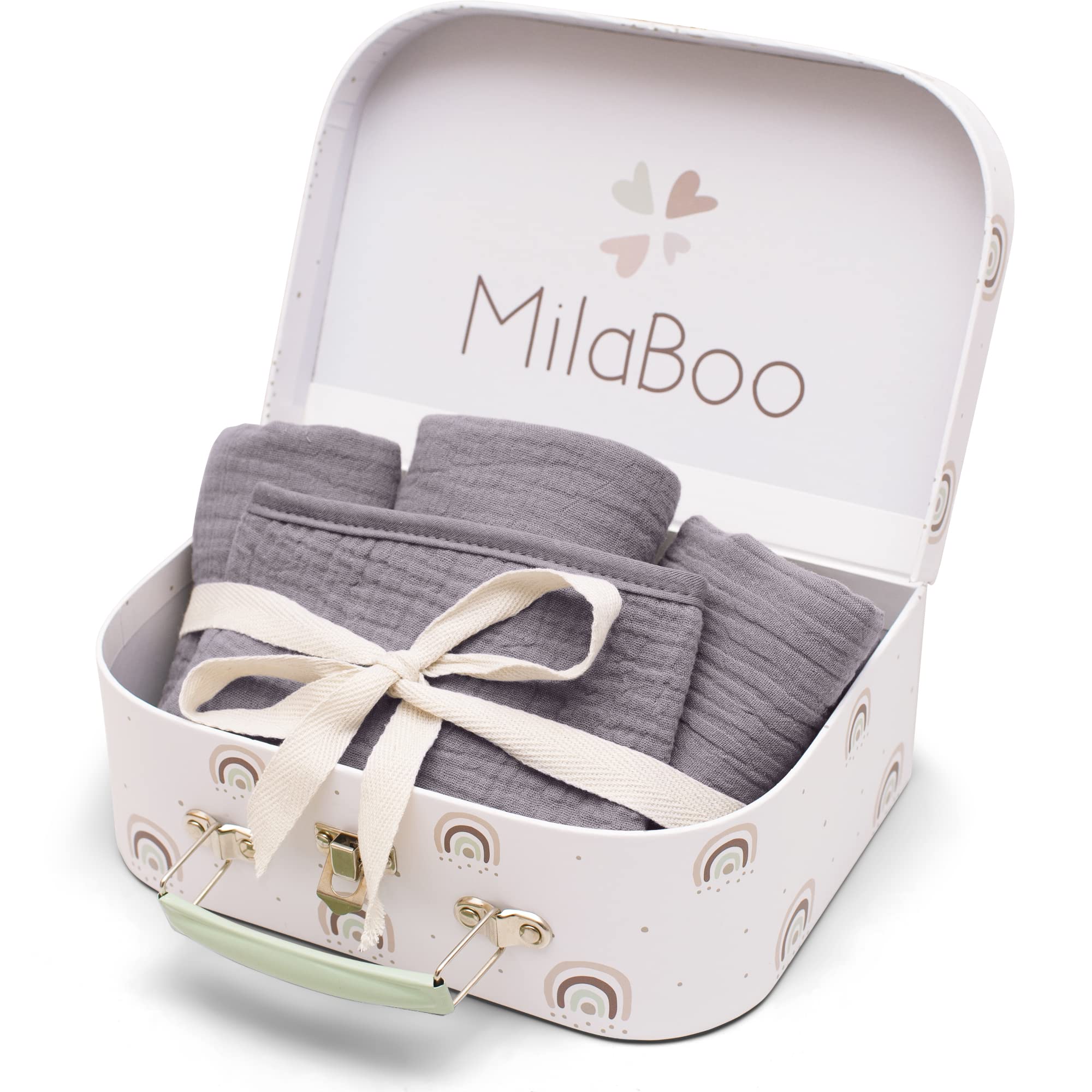 Milaboo® 4er Set Lätzchen Baby Geschenk zur Geburt I 100% Bio-Baumwolle I Lätzchen - Handtuch - Spucktuch - Dreieckstuch mit Spielkoffer (Geschenkset Dunkelgrau)