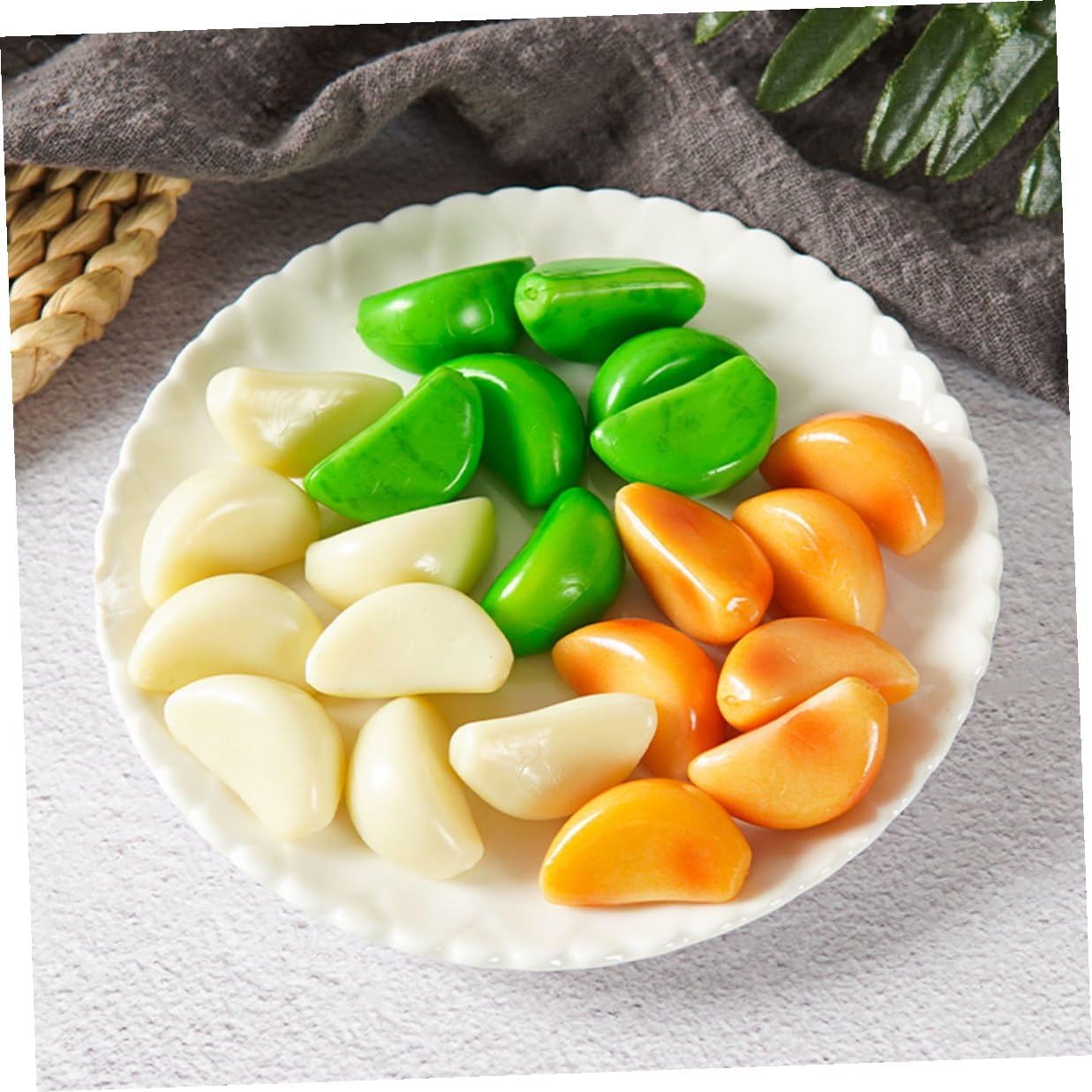 Realistic Garlic Flakes Decor Artificial Vegetable Display Props Lifelike Simulation Garlic Cloves Model for Home Kitchen Photography Party Decoration 6pcs