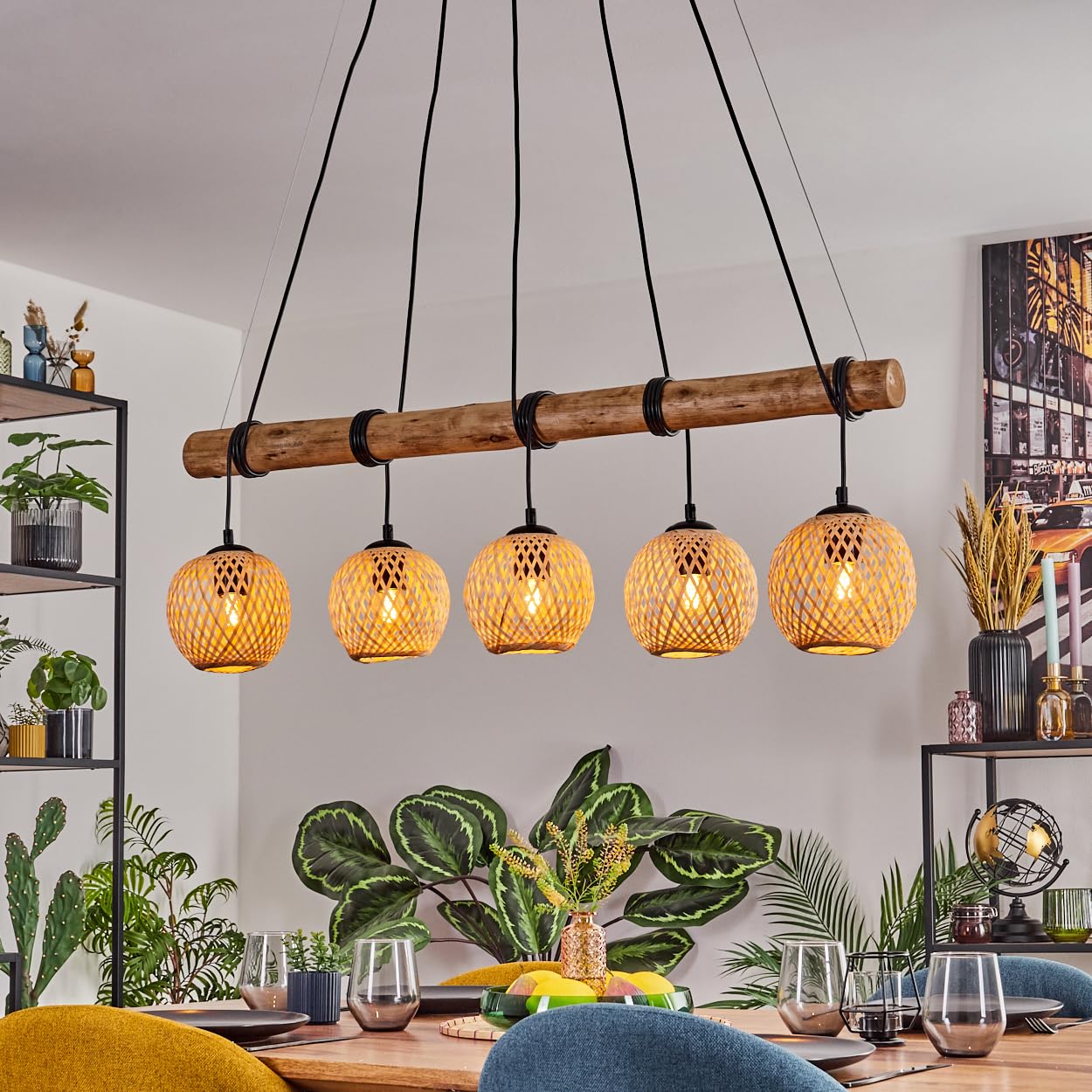 HOFSTEIN Pendelleuchte Basto, 5-flammige Hängelampe aus Metall/Holz/Bambus in Schwarz/Natur, Boho Hängeleuchte mit Bambusschirmen u. Holzbalken, max. 150cm, E27, Esszimmer, Wohnzimmer, Küche
