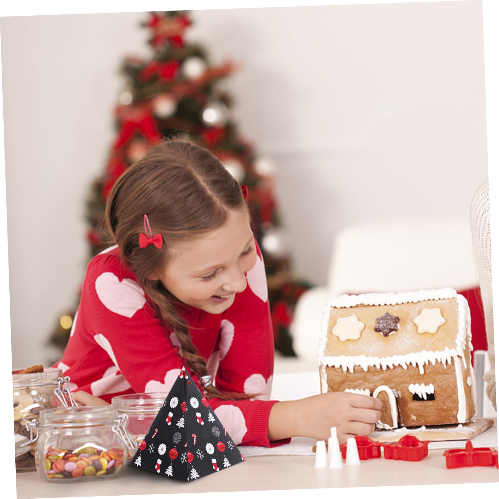 FOMIYES 20pcs Wrapping Triangle Boxes Christmas Theme Candy Containers Paper No Ribbons Party Favor Boxes