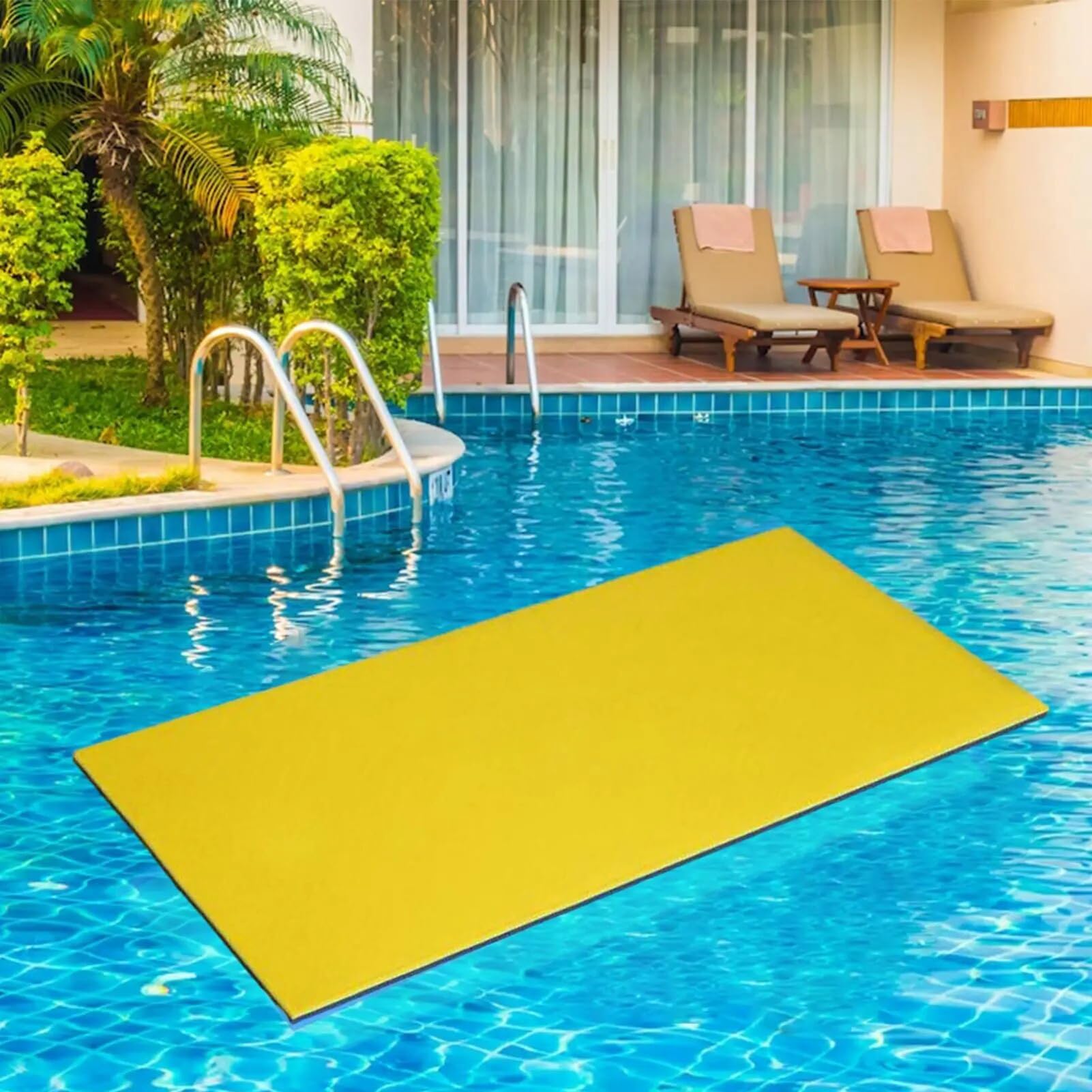 Île de natation et tapis flottant pour vos vacances à la plage