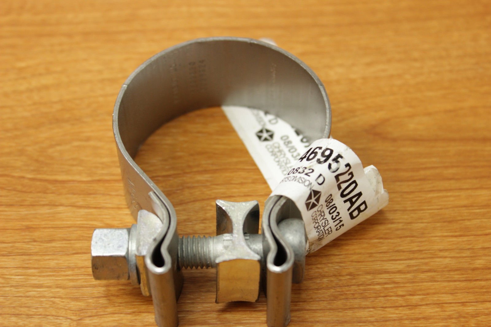 Abrazadera de 57,2 mm MOPAR de escape original para modelos Chrysler, Jeep y Dodge 6