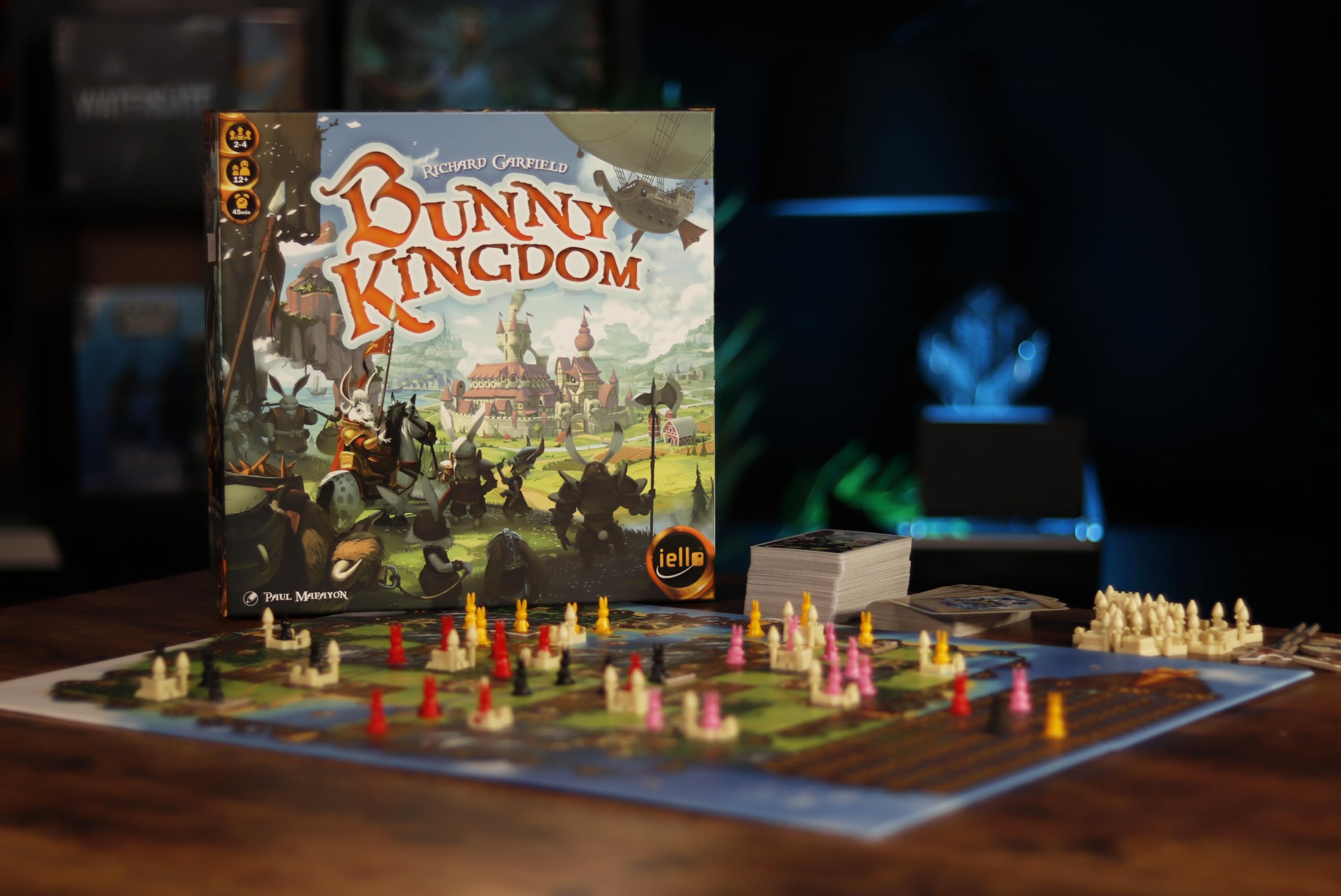 IELLO Bunny Kingdom – Version française – Jeu de Société Stratégique Familial – Draft, Placement, Conquête & Figurines Lapins | 2-4 Joueurs | 45 Min | Dès 12 Ans