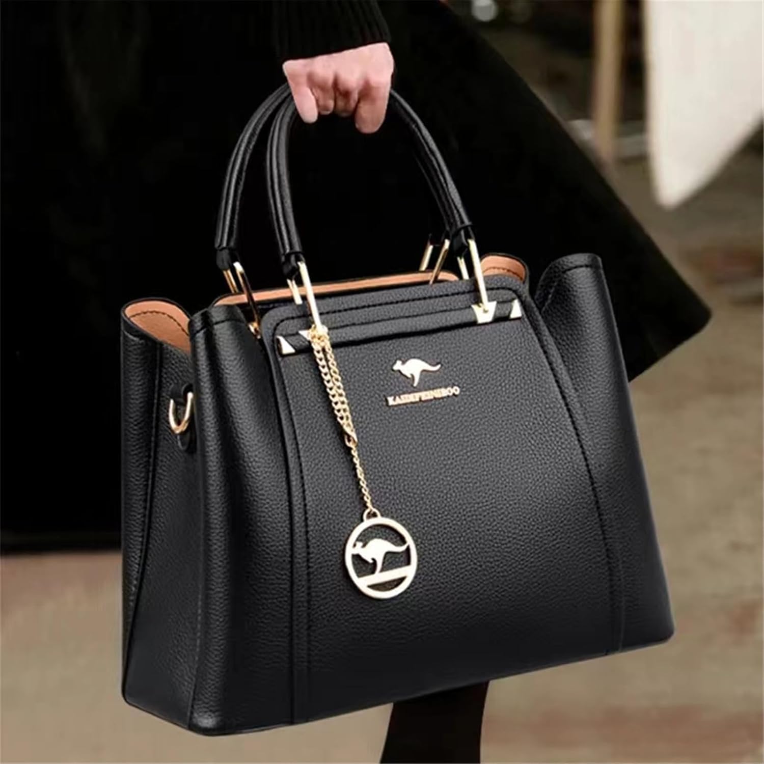 Bolsa Feminina Couro Plutônio Bolsa de Ombro Mão Transversal para Uso Diário Luxo Bolsa de Mão Multicamadas Tamanho Médio em promoção! Veja a oferta e mais achadinhos de Bolsas 6 Hoje é o melhor dia para comprar Bolsa Feminina Couro Plutônio Bolsa de Ombro Mão Transversal para Uso Diário Luxo Bolsa de Mão Multicamadas Tamanho Médio com aquele preço maroto! Promoção! Aproveite a oferta! 6