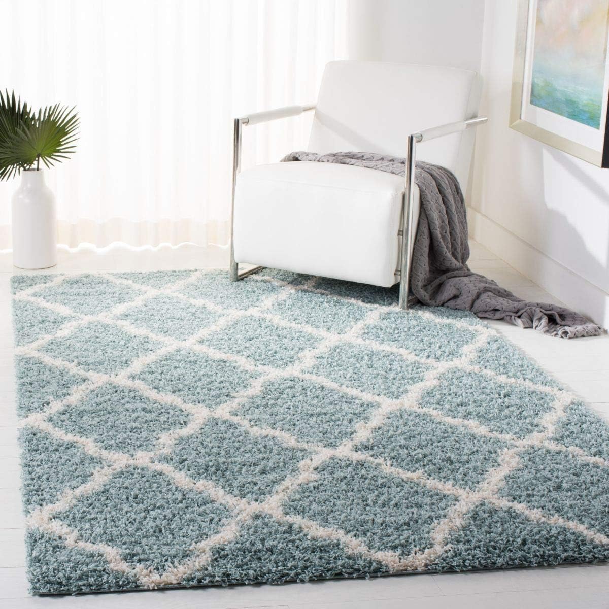 SAFAVIEH Dallas Shag Collection Accent Rug - 2'3" x 4', Navy & Ivory, Trellis Design, Non-Shedding & Easy Care, 1.5-inch Thick Ideal for High Traffic Areas in Entryway, Living Room, Bedroom (SGDS257N)