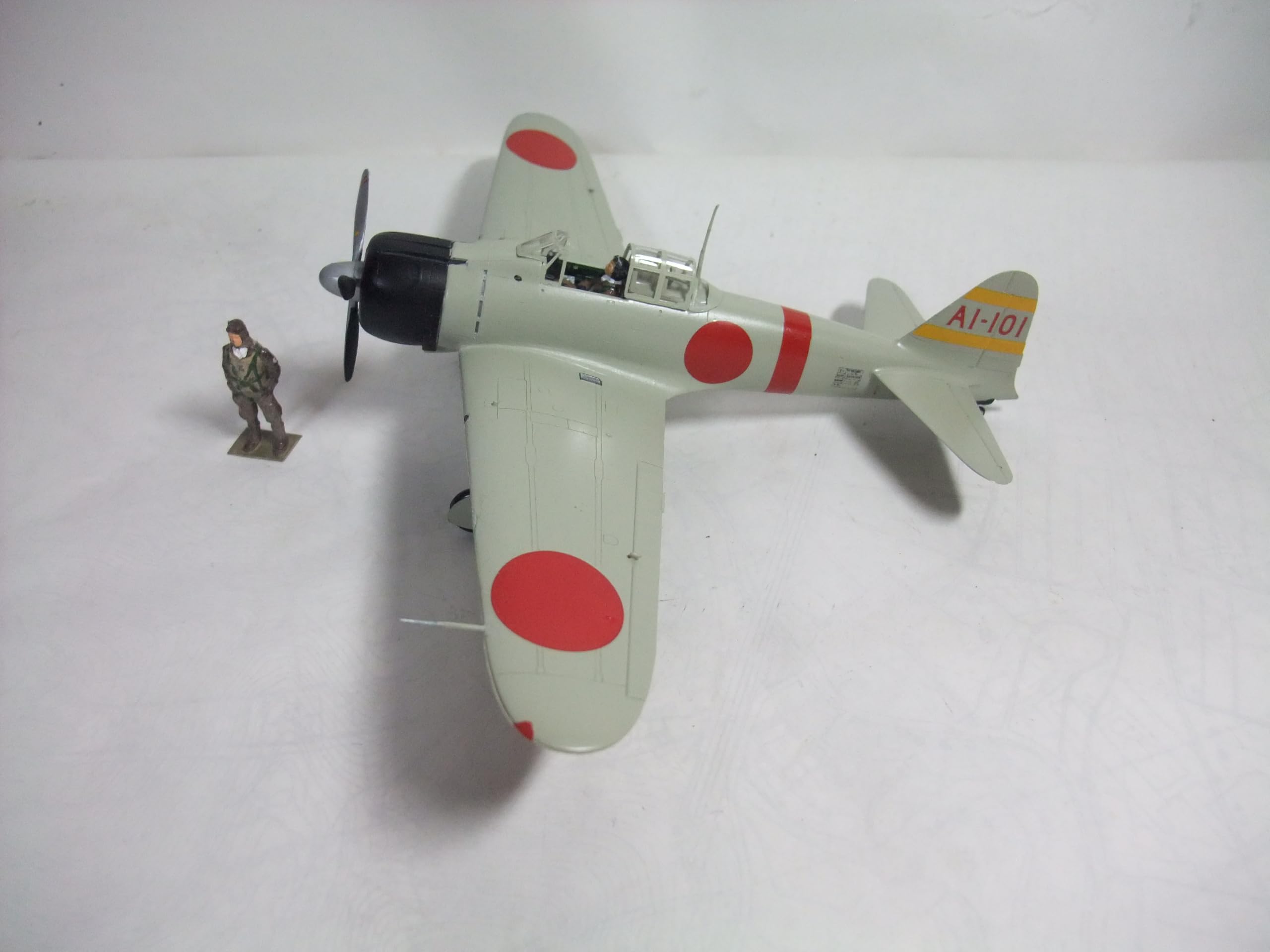 Amazon | 完成品 日本海軍零戦21型艦上戦闘機 空母 赤城 搭載機 縮尺