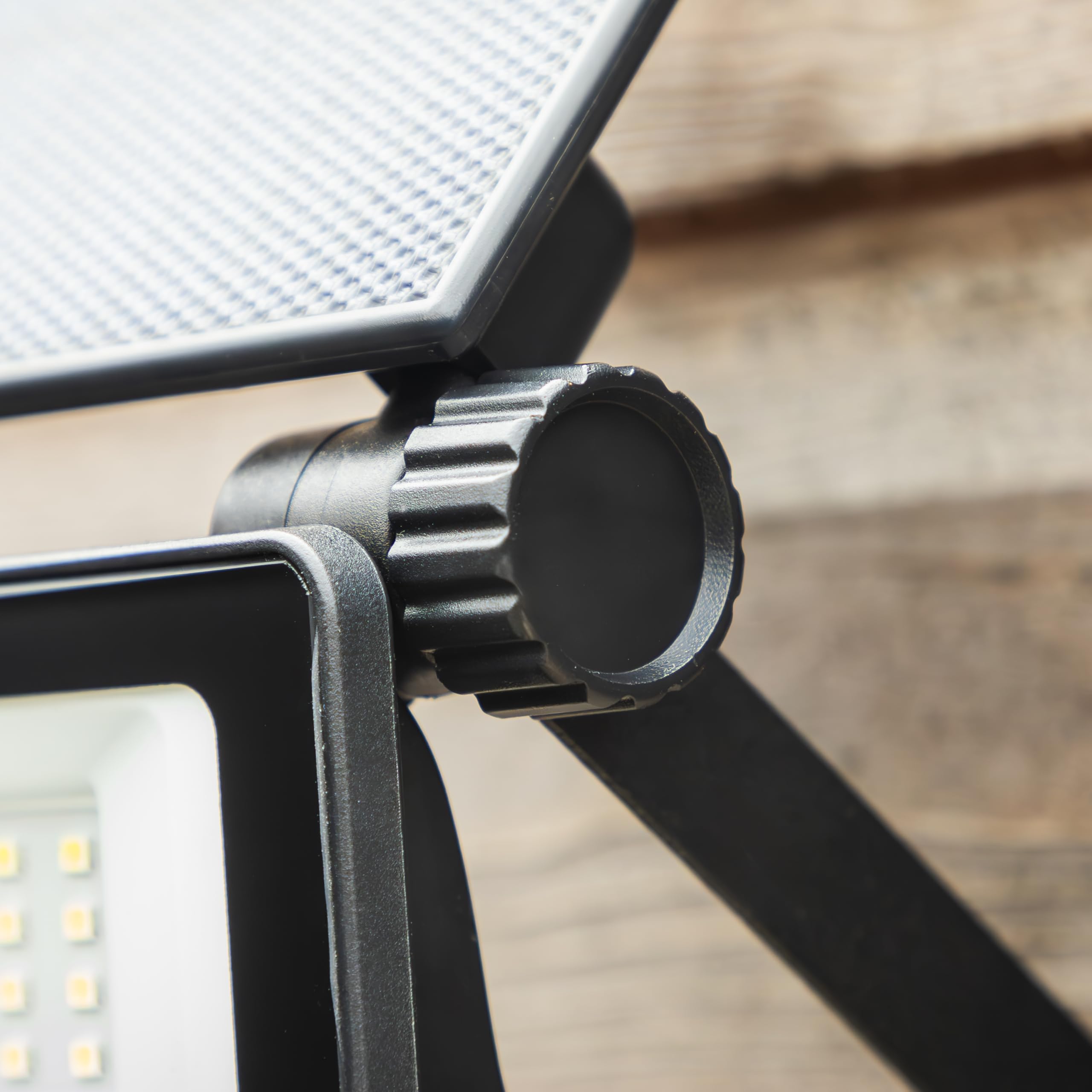Sealey 20W SMD LED Extra-Slim Solar Floodlight with Wall Bracket - LED20S, Black - Image 4