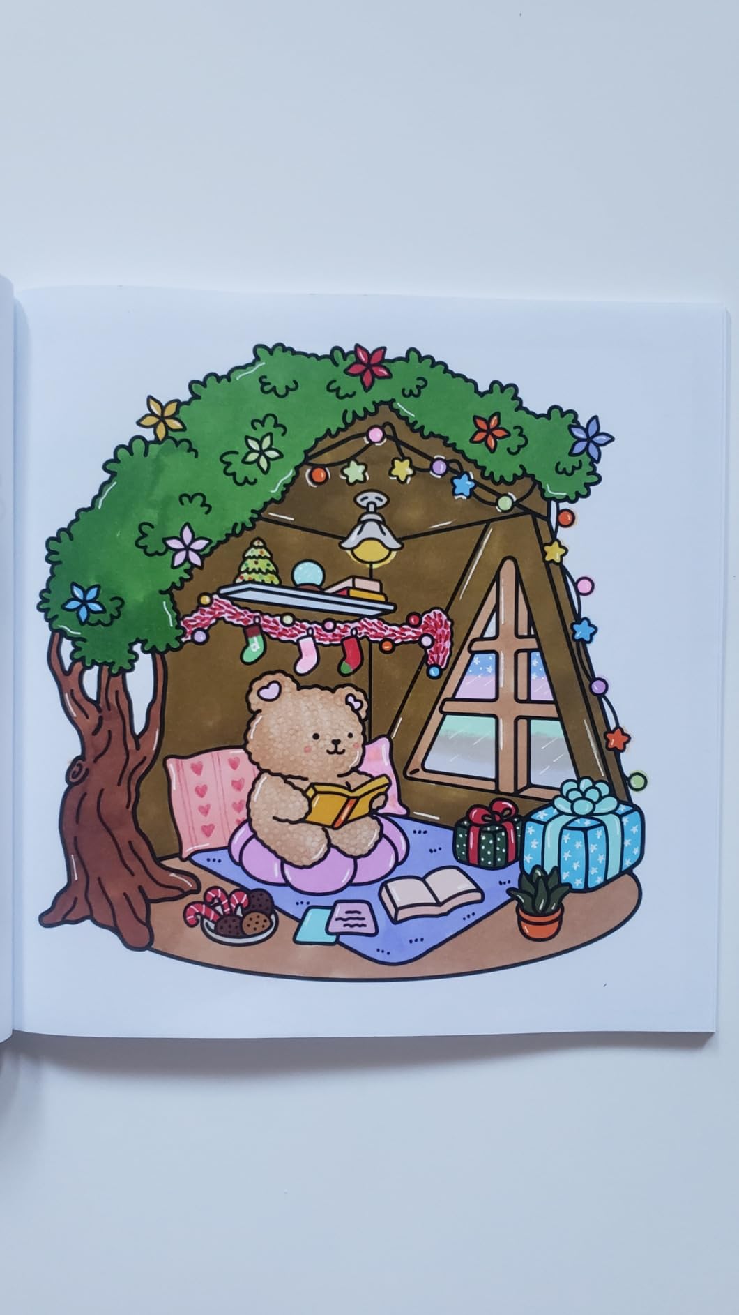 Xmas Corner: Coloring Book for Adults and Teens Featuring Christmas Scenes and Pocket Spaces, Cute and Easy Designs for Relaxation and Stress Relief - Preview 4